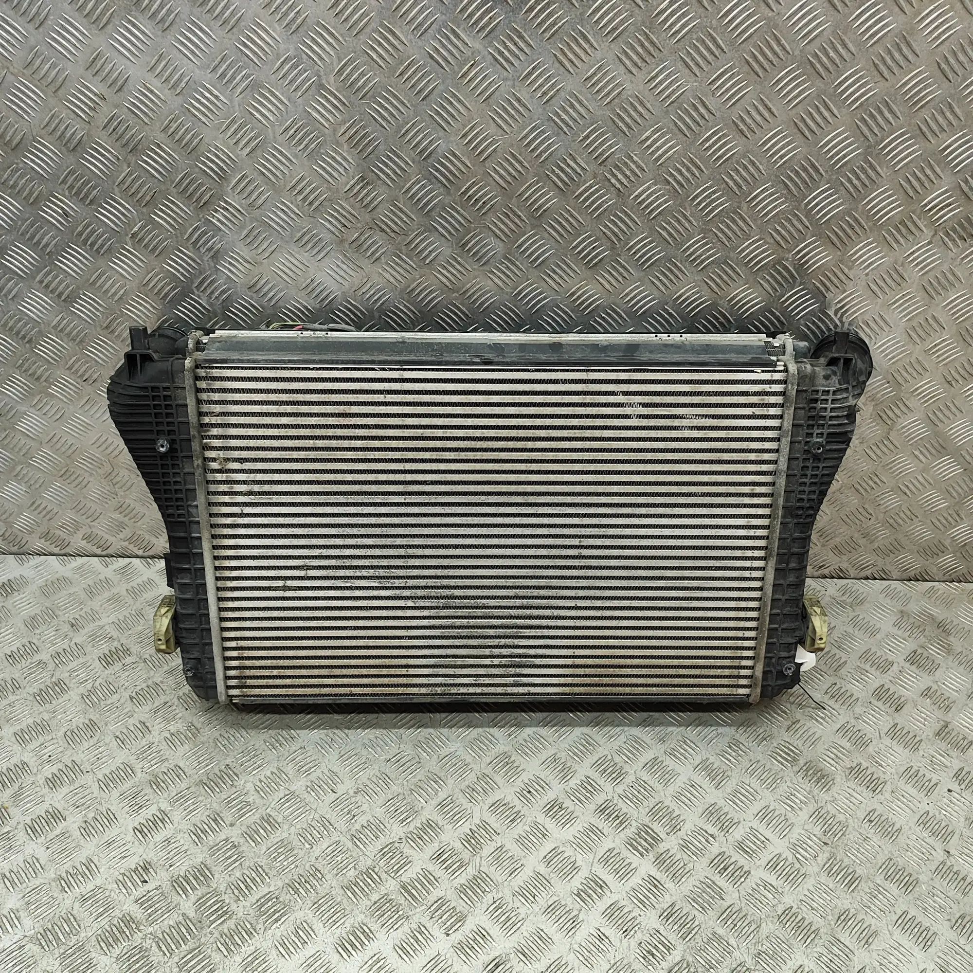 Volkswagen Passat (B7) Cooling Radiator Pack Cooling Radiator Pack — VW PASSAT (Variant B7 3...