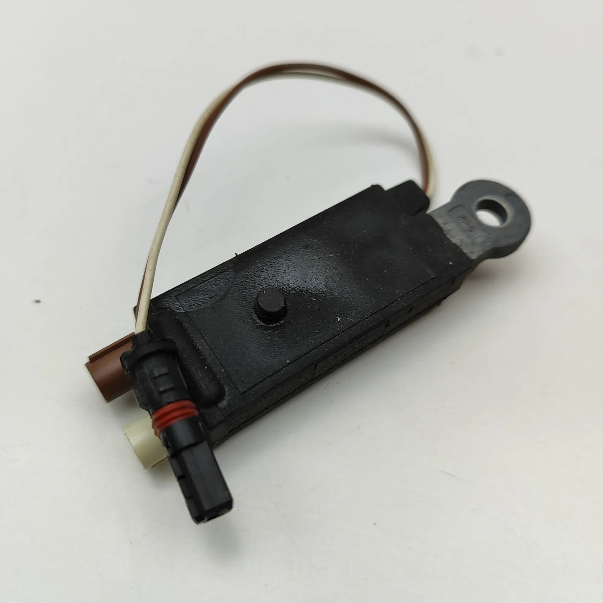Land Rover Range Rover Sport (L494) Antenna Amplifier Antenna Amplifier — LAND ROVER RANGE ROVER SPOR...