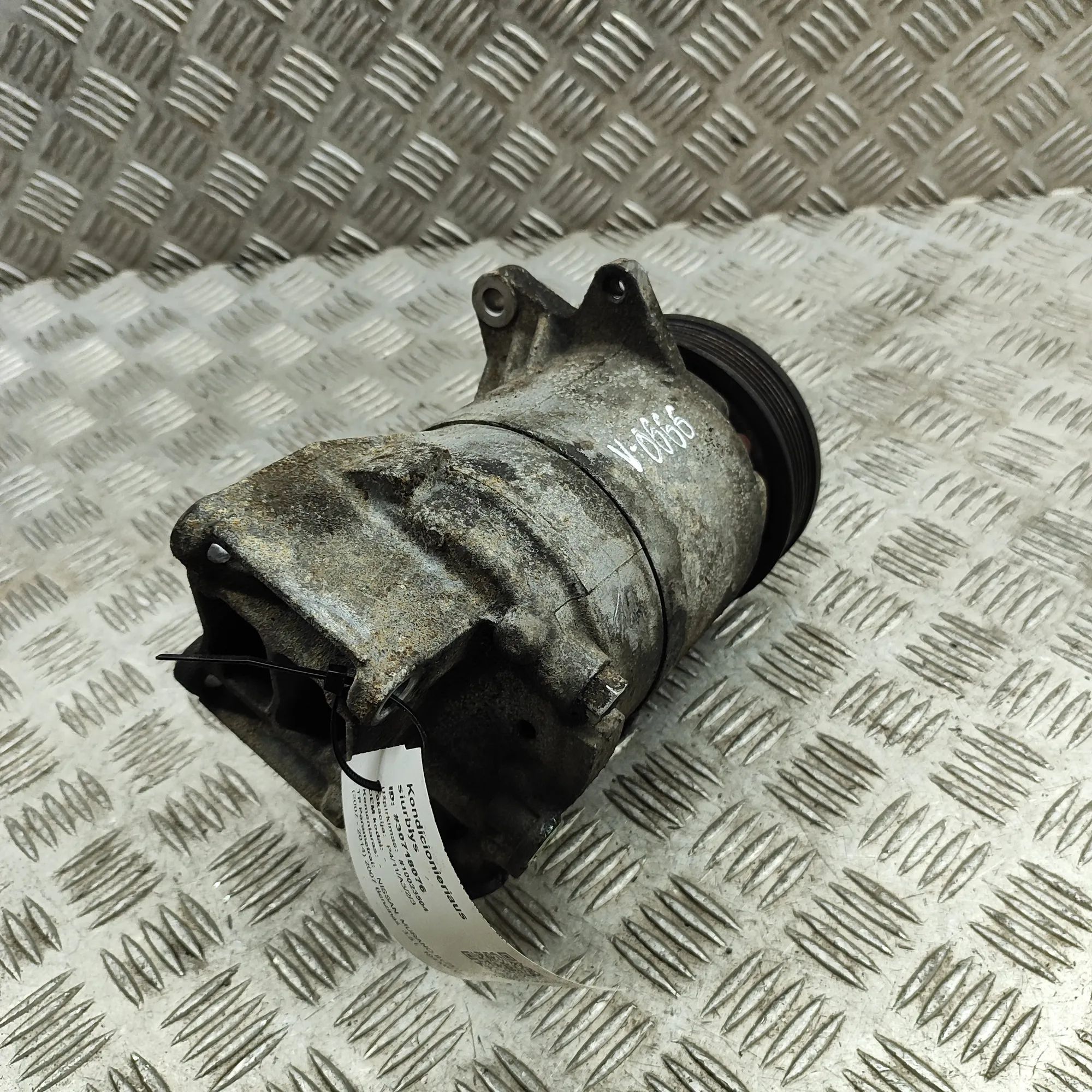 Nissan Murano Air-conditioning compressor Air-conditioning compressor — NISSAN MURANO (II...