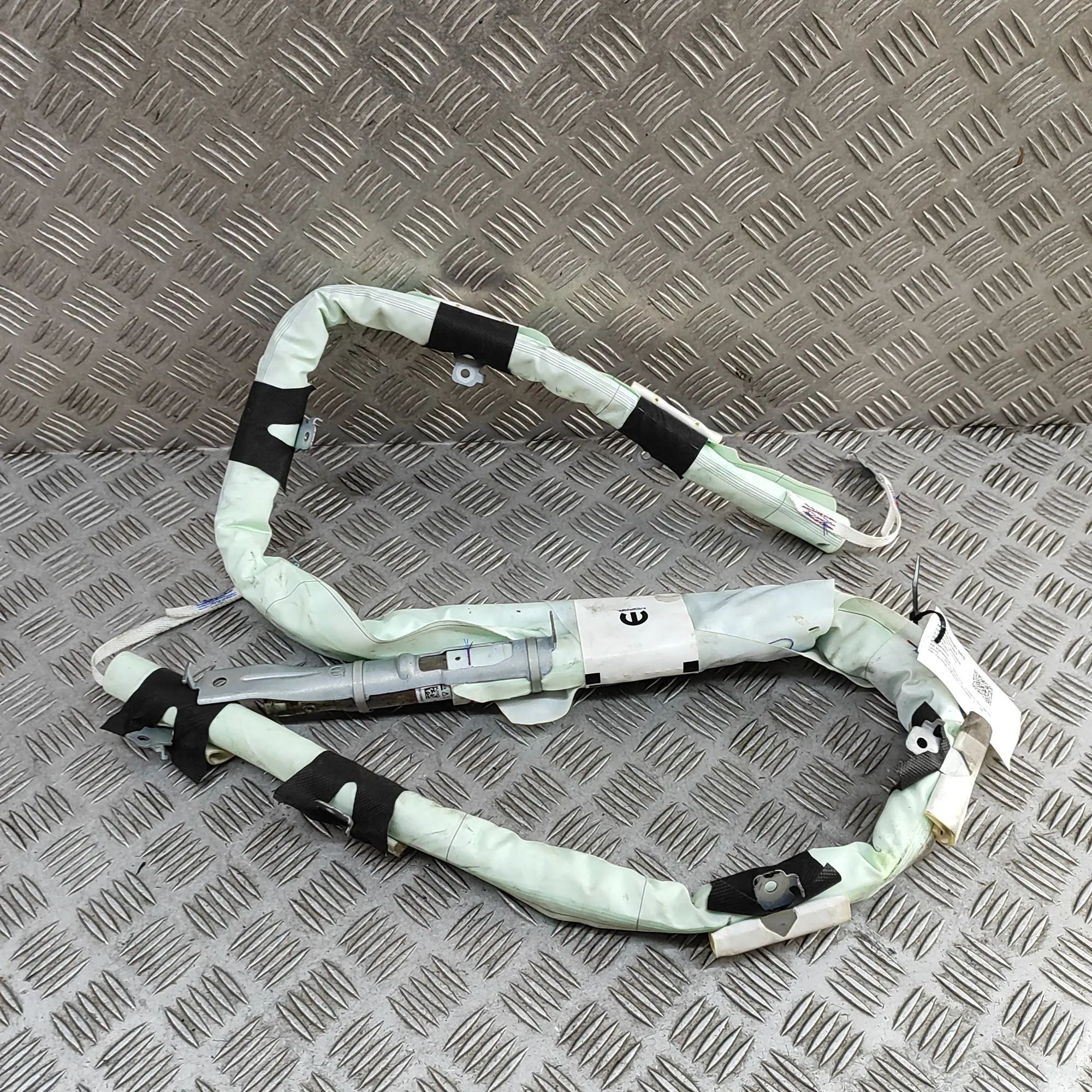 Maserati Levante Left Side Roof Safety Curtain SRS Left Side Roof Safety Curtain SRS — MASERATI LE...