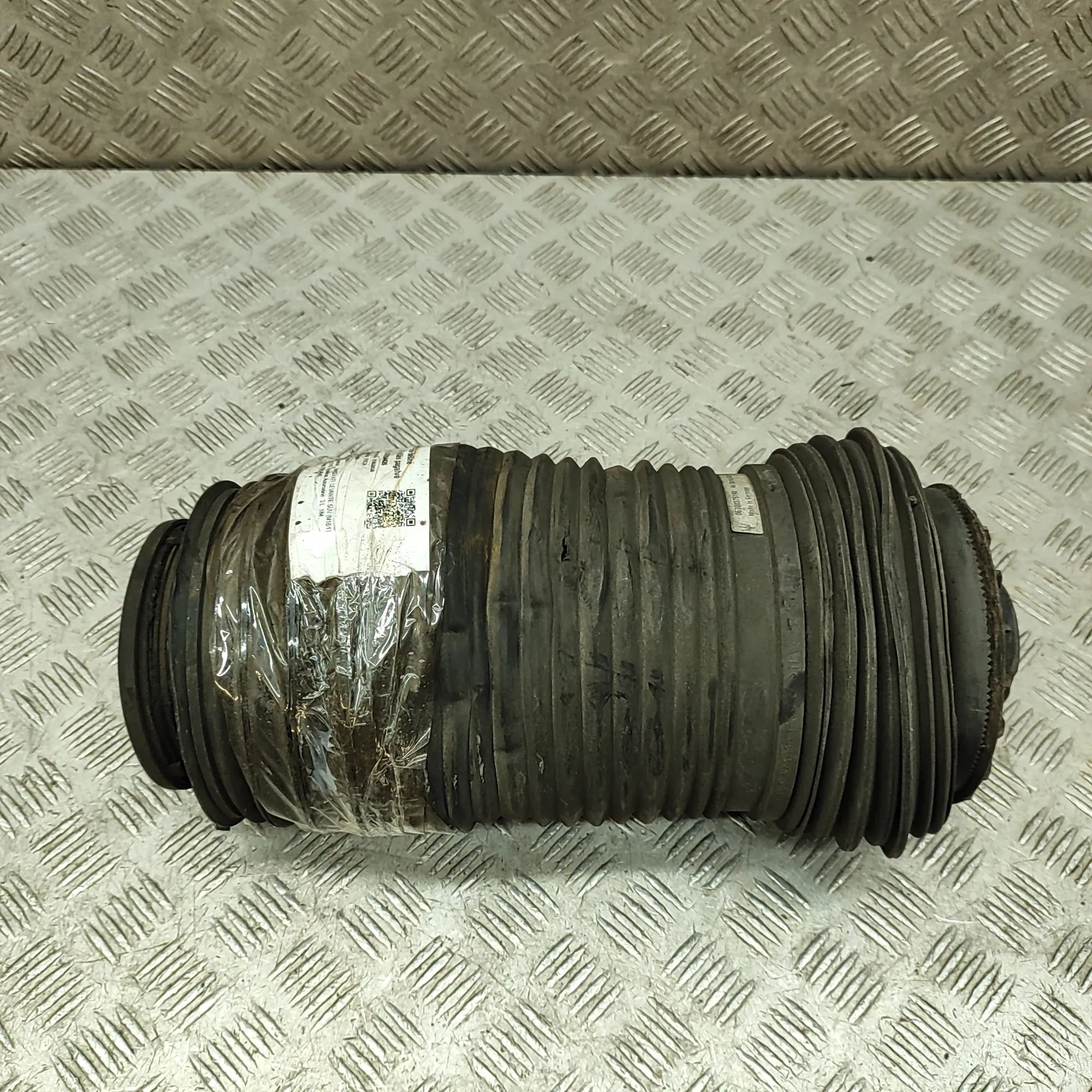 Maserati Levante Rear Right Air Suspension Spring Bag Rear Right Air Suspension Spring Bag — MASERATI...