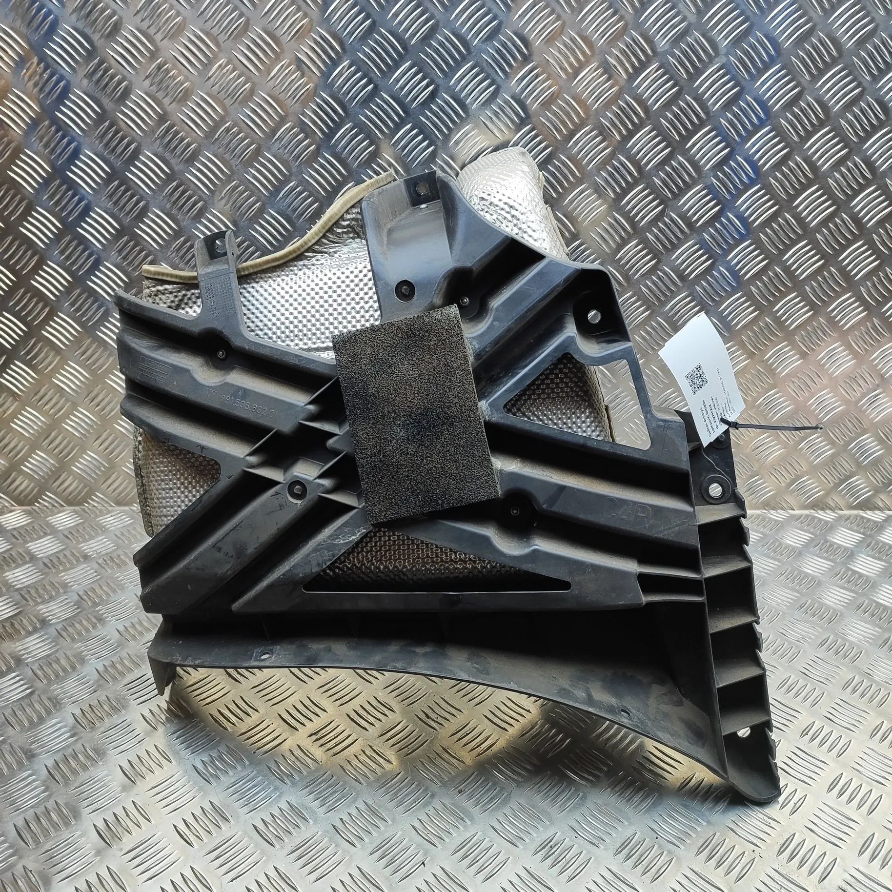 Porsche 911 (991) Rear Right Bumper Bracket Rear Right Bumper Bracket — PORSCHE 911 (991) (...