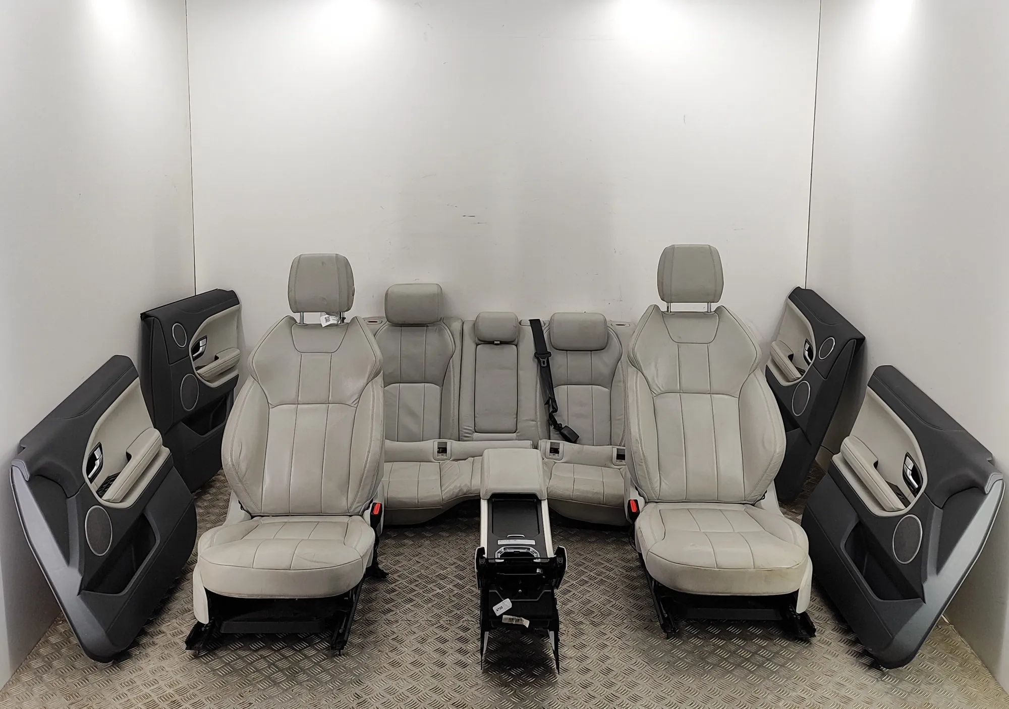 Land Rover Range Rover Evoque Seat and door trim panel set Seat and door trim panel set — LAND ROVER RANGE...