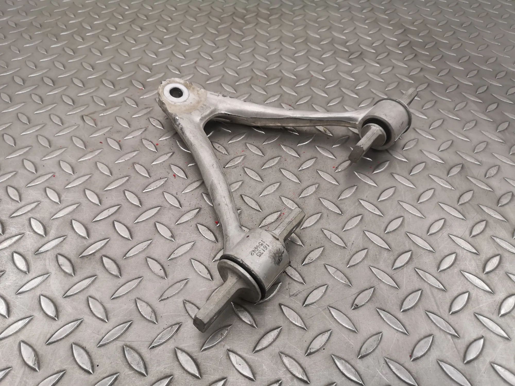 Chevrolet Corvette (C7) Front Left Upper Control Arm Front Left Upper Control Arm — CHEVROLET CORVET...