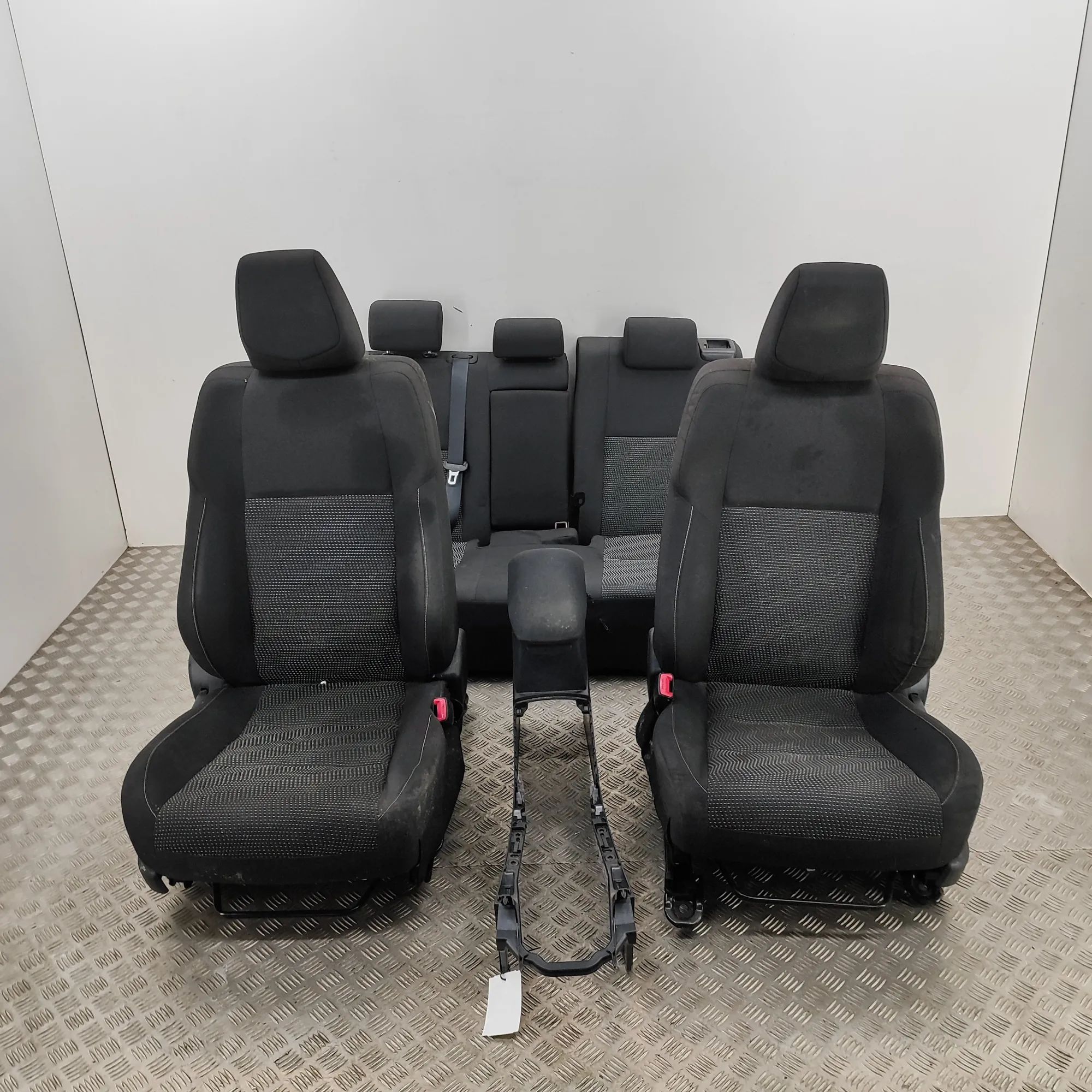 Toyota Auris Seat and door trim panel set Seat and door trim panel set — TOYOTA AURIS (_E...