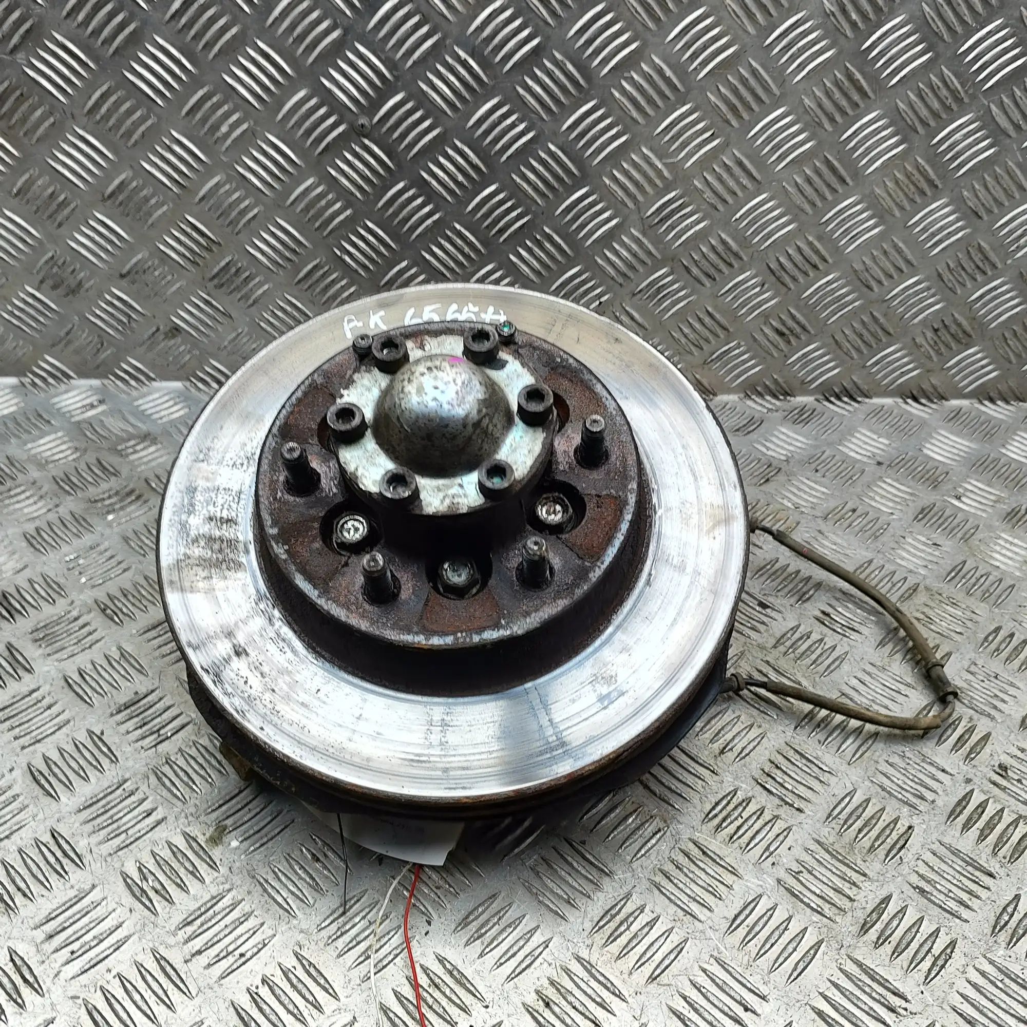 Isuzu D-Max Front Left Wheel Hub Front Left Wheel Hub — ISUZU D-MAX (II TFR, TFS...