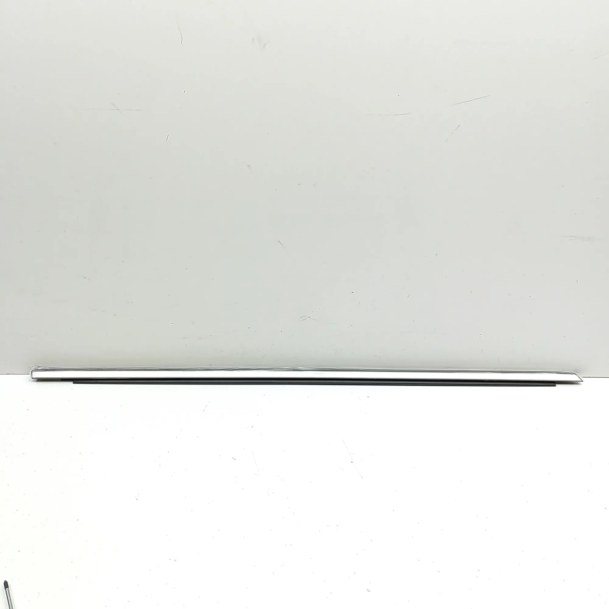 Renault Megane Door window moulding — front — right Door window moulding — front — right — RENAULT ...
