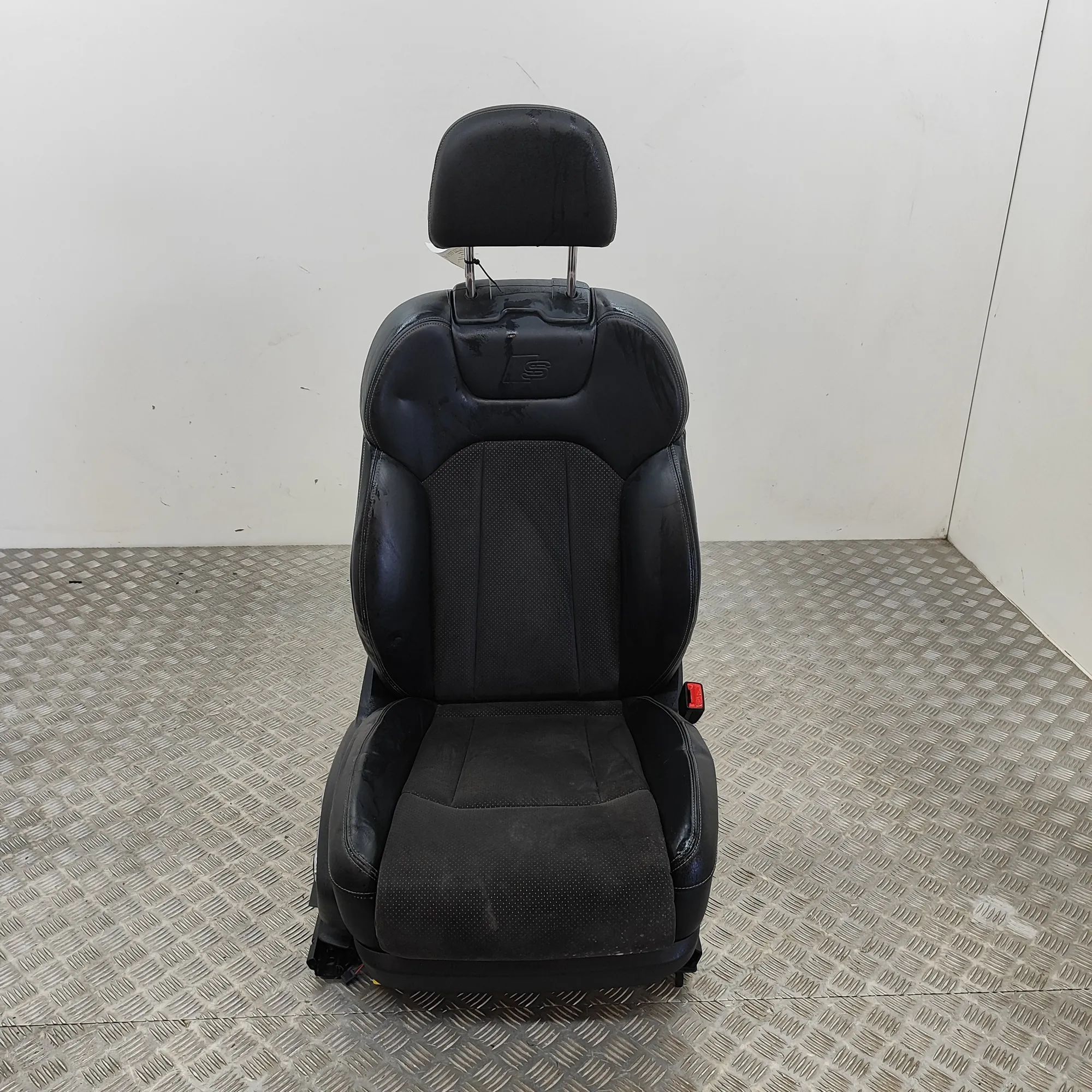 Audi Q7 (4M) Front Right Seat Front right seat — AUDI Q7 (4M) (2015-...) — 4M...