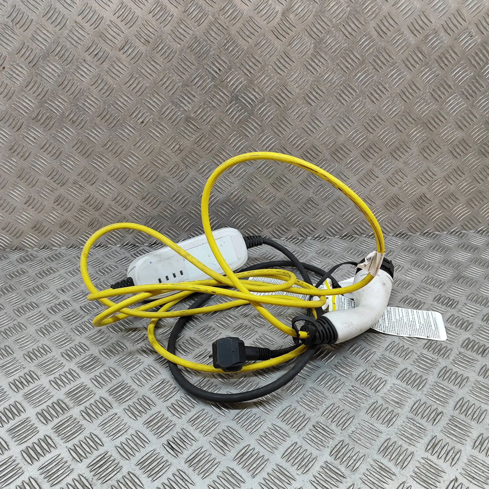 Volkswagen Arteon Battery Charging Cable Battery charging cable — VW ARTEON (3H7) (2017-...