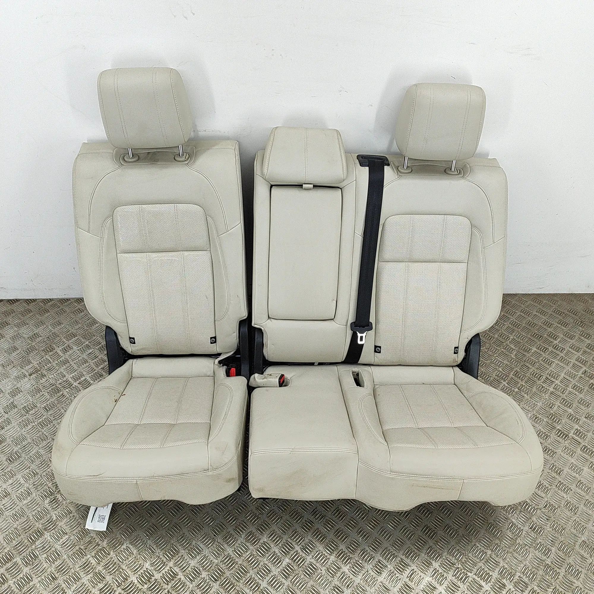 Land Rover Range Rover Sport (L494) Rear seat Rear seat — LAND ROVER RANGE ROVER SPORT (II L4...