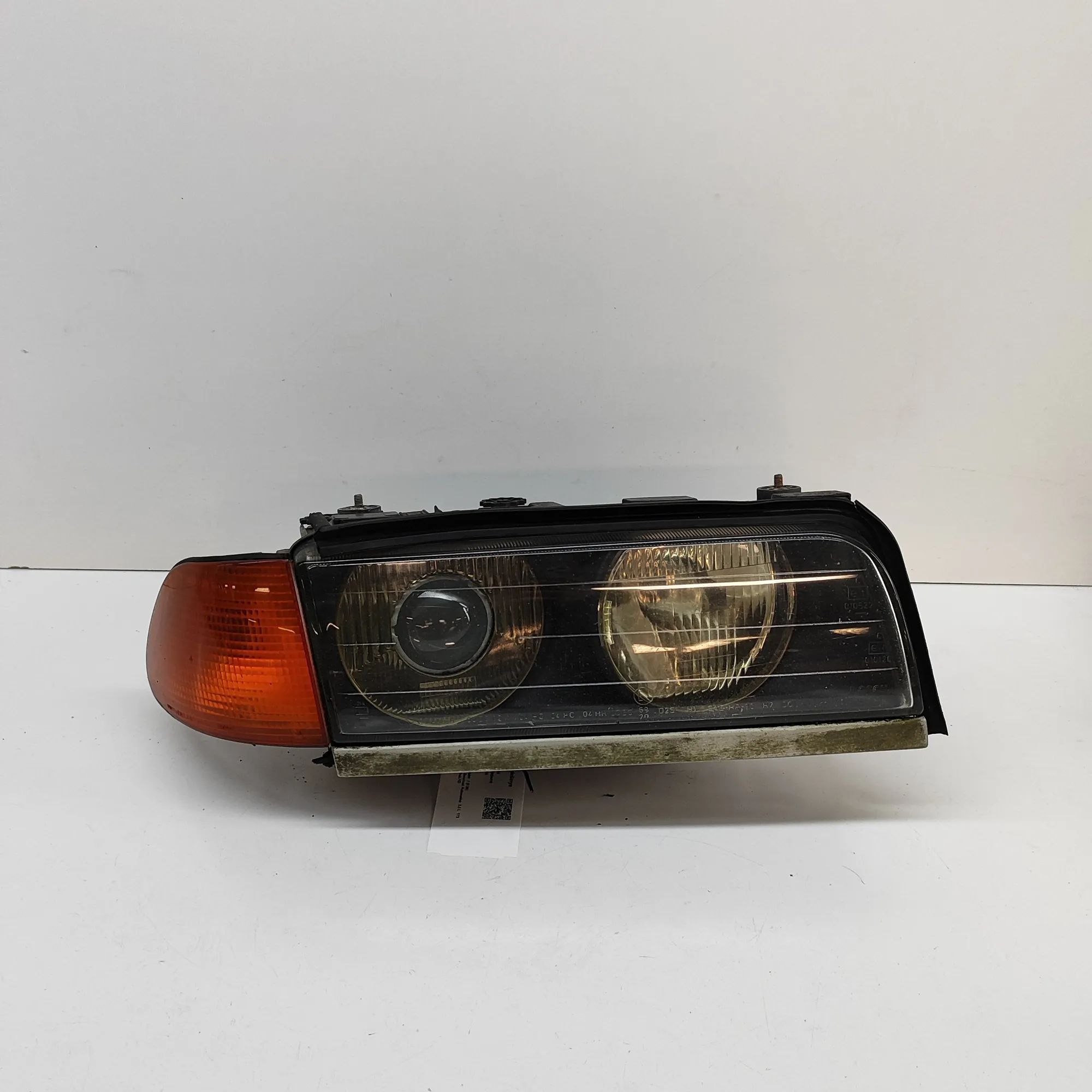 BMW 7 (E38) Front Right Headlight Front Right Headlight — BMW 7 (E38) (1994-2001)...