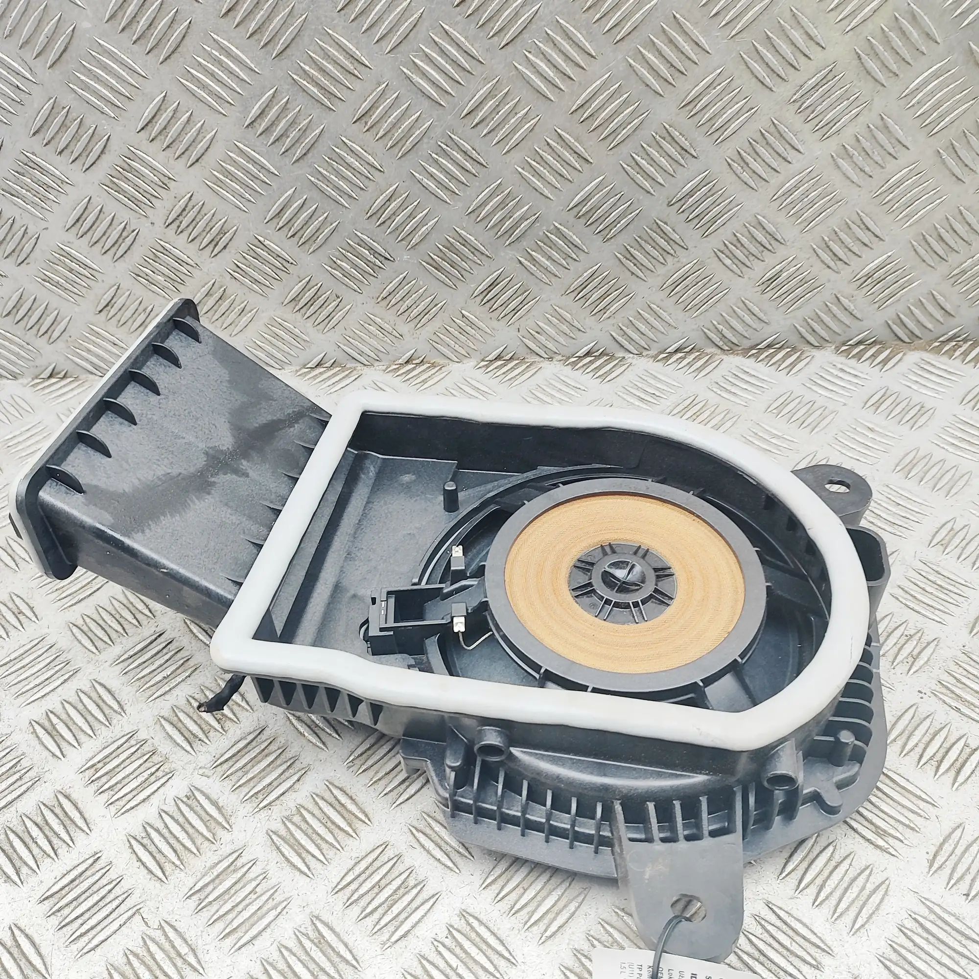 BMW X1 / iX1 (U11) Floor subwoofer — left Floor subwoofer — left — BMW X1 (U11) (2022-......
