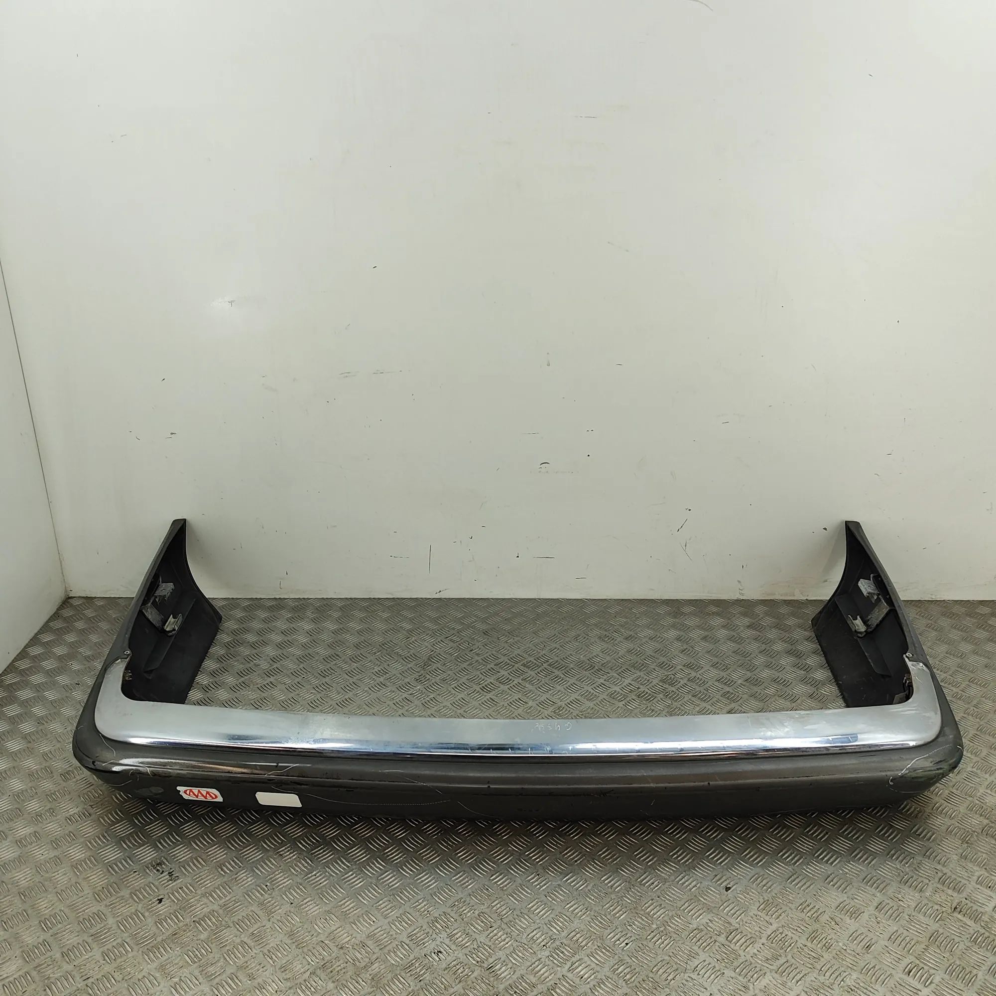 Mercedes-Benz 200 - 300 (W123) Bumper rear Bumper rear — MERCEDES BENZ S-CLASS (W126) (197...
