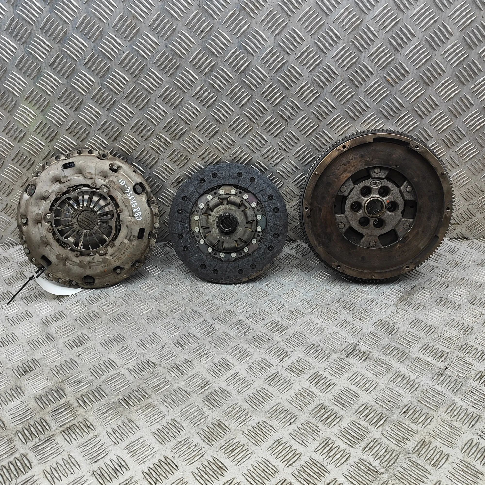 Volkswagen Passat (B7) siduri komplekt Clutch kit — VW PASSAT (Variant B7 365) (2010-2...