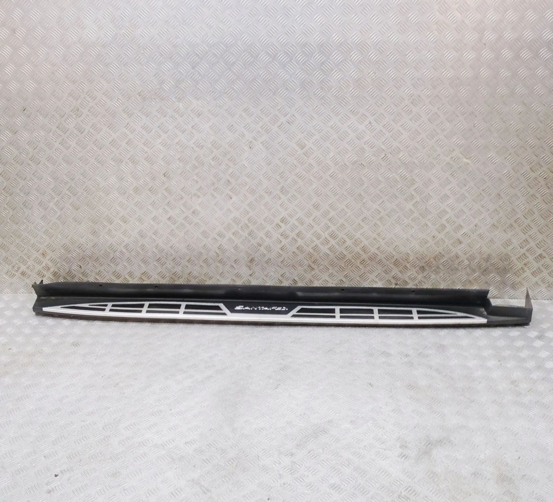 Hyundai Santa Fe Right Side Plastic Sideskirt Cover Right Side Plastic Sideskirt Cover — HYUNDAI SA...