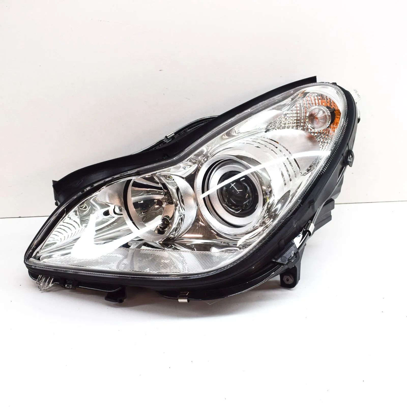 Mercedes-Benz CLS (C219) Front Left Headlight Front Left Headlight — MERCEDES BENZ CLS (C219)...