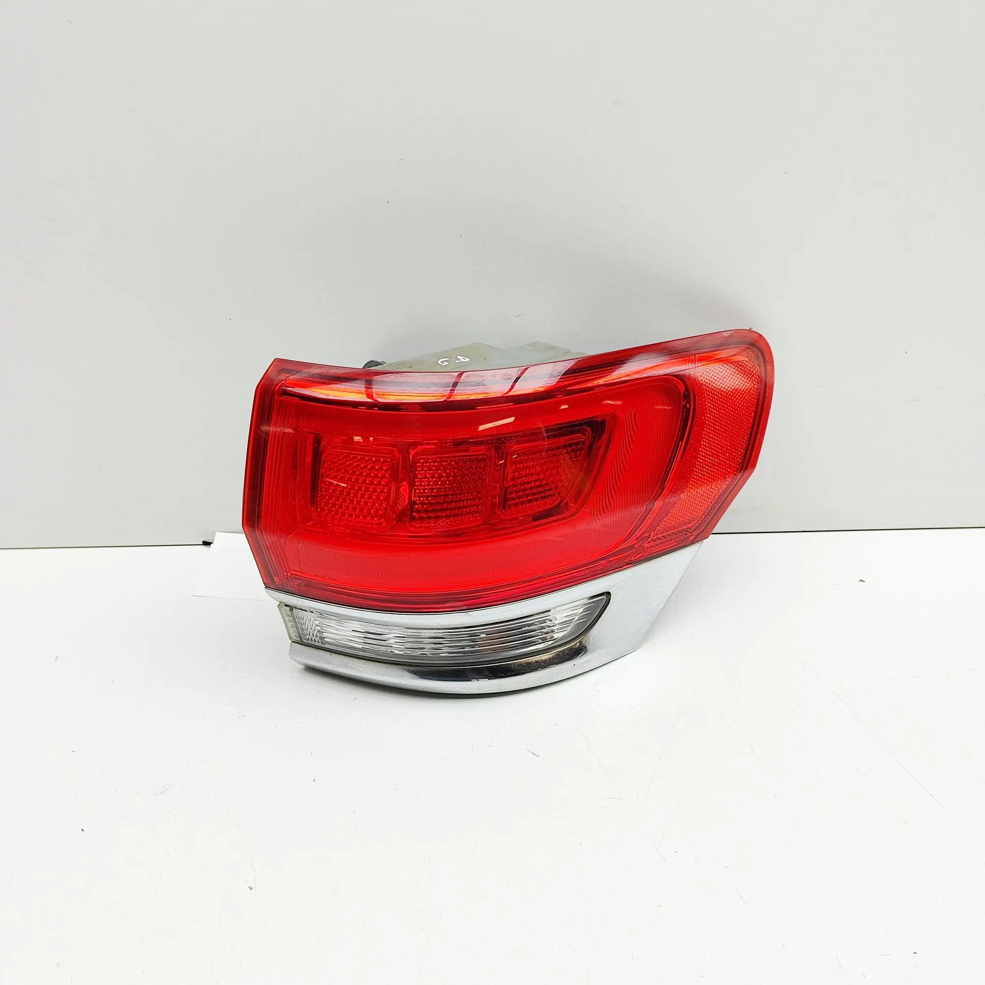 Jeep Grand Cherokee (WK) Rear Right Tail Light Rear Right Tail Light — JEEP GRAND CHEROKEE (IV...