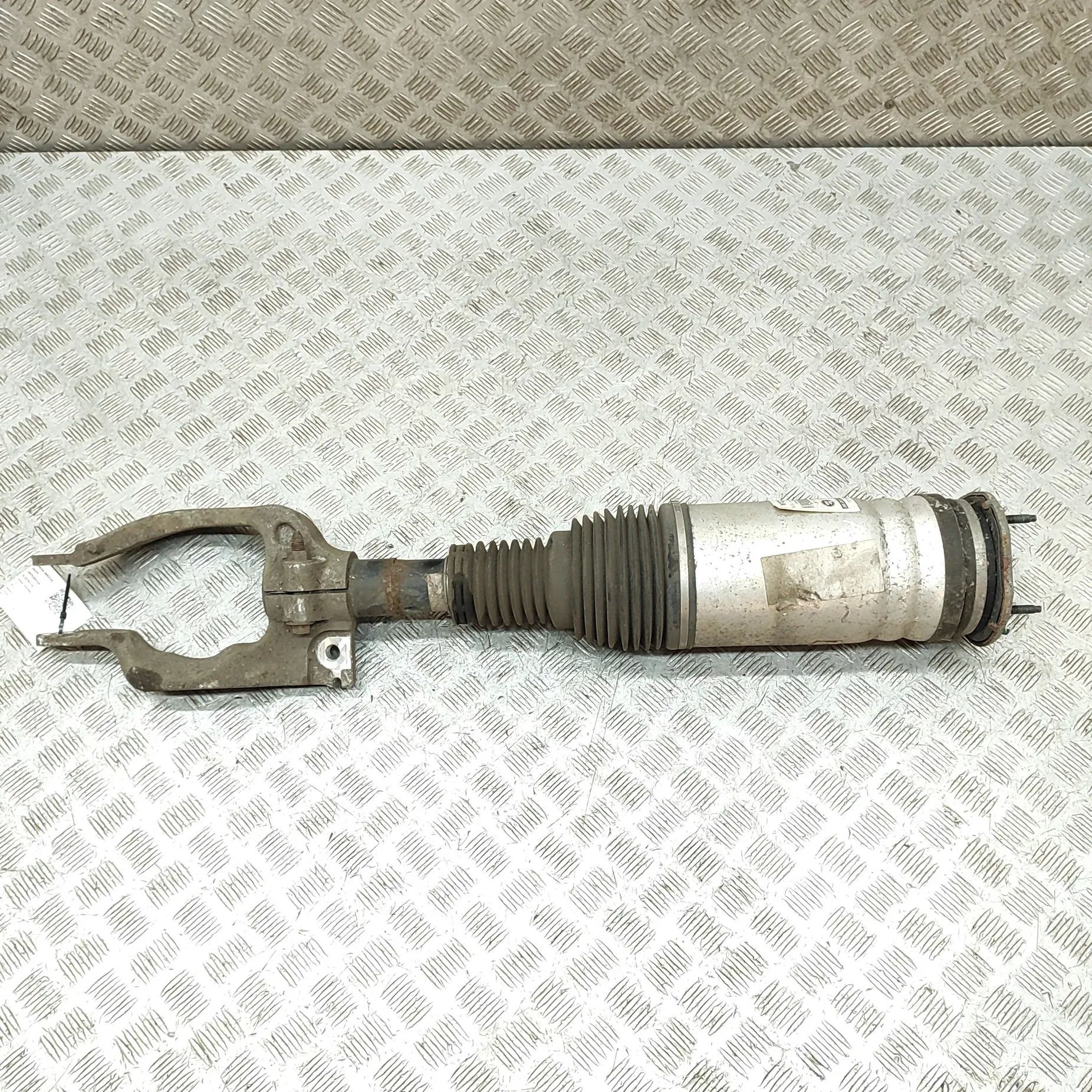 Land Rover Discovery Front Right Air Shock Absorber Front Right Air Shock Absorber — LAND ROVER DIS...