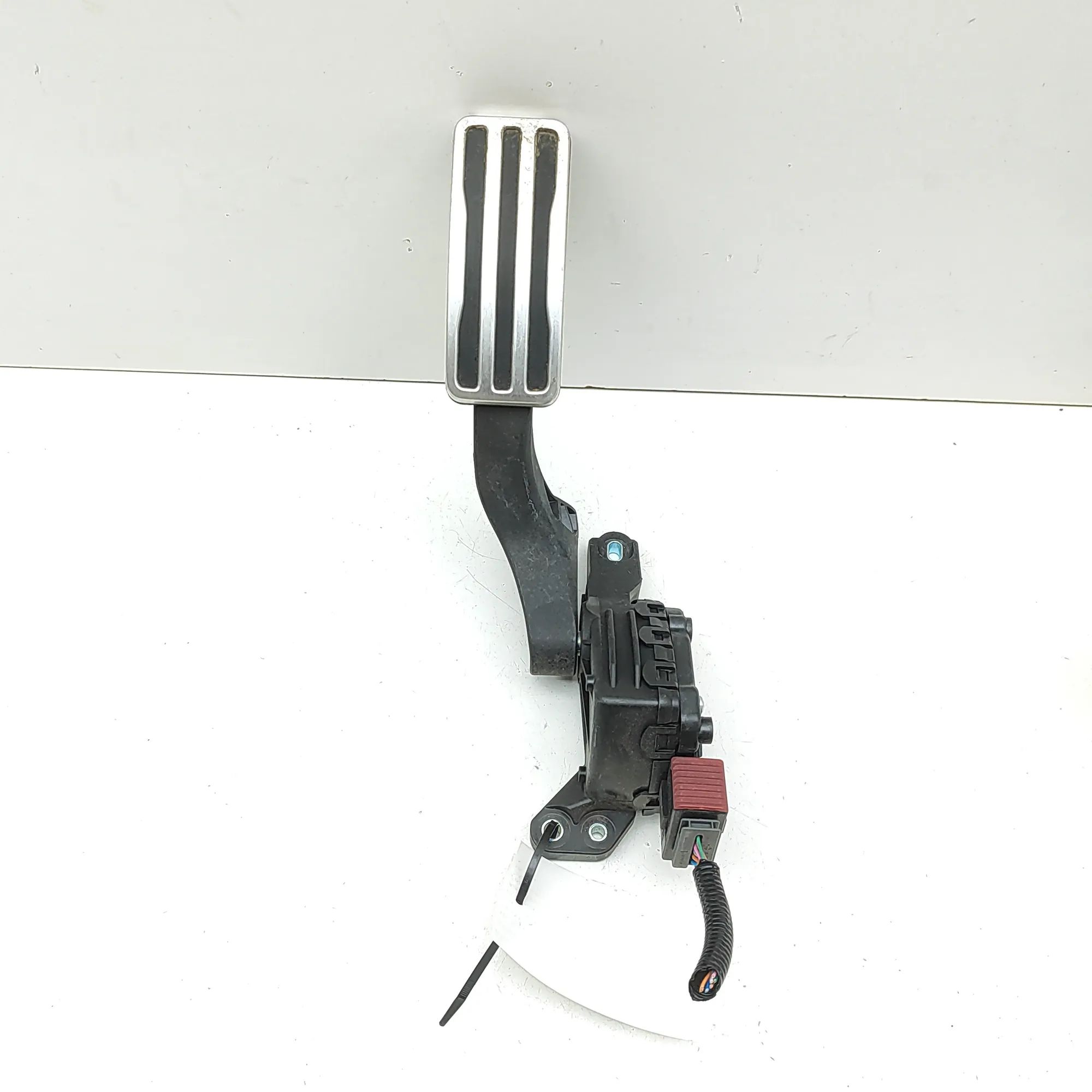 Nissan GT-R Throttle Pedal Throttle Pedal — NISSAN GT-R (R35) (2007-...) —...