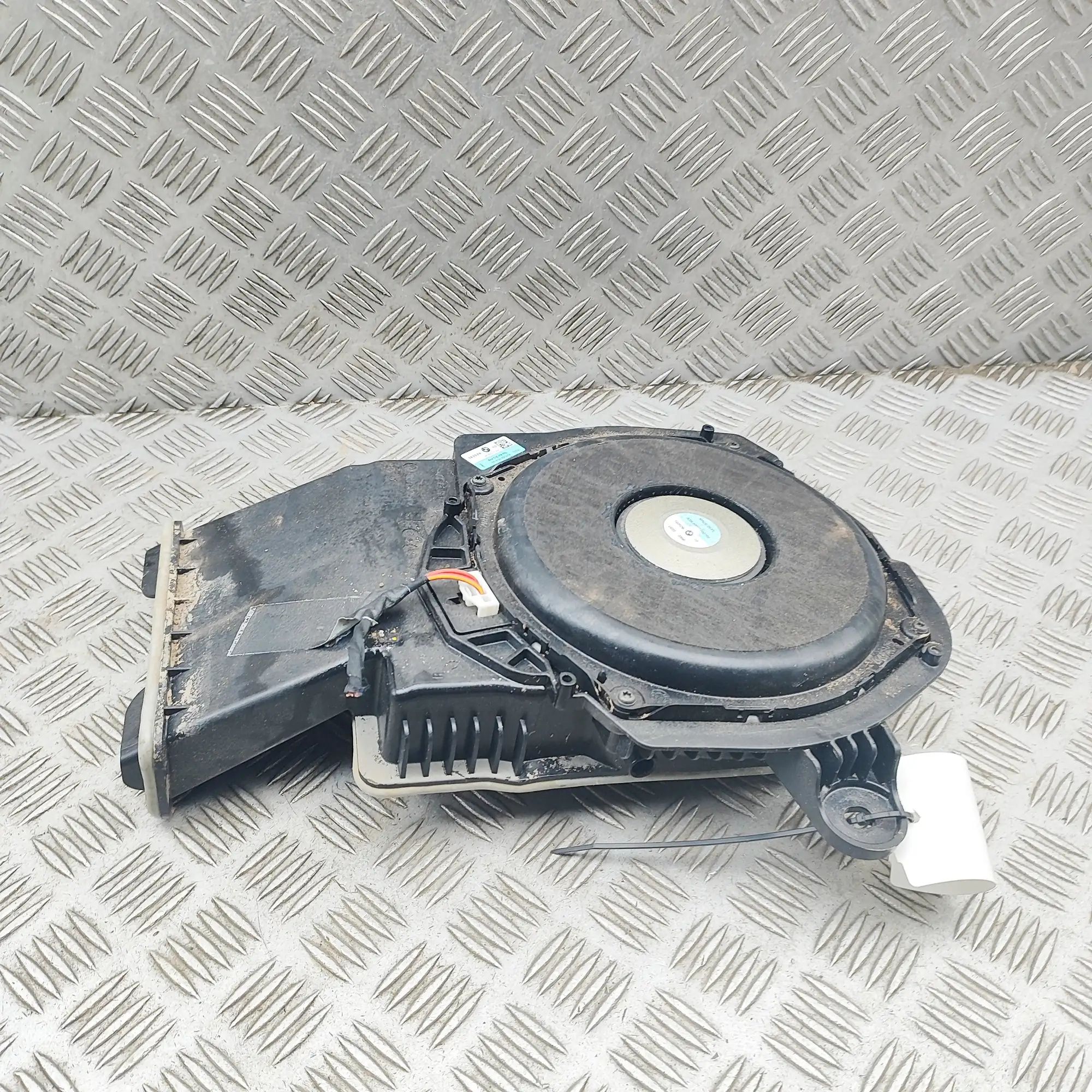 BMW X1 / iX1 (U11) Floor subwoofer — right Floor subwoofer — right — BMW X1 (U11) (2022-.....