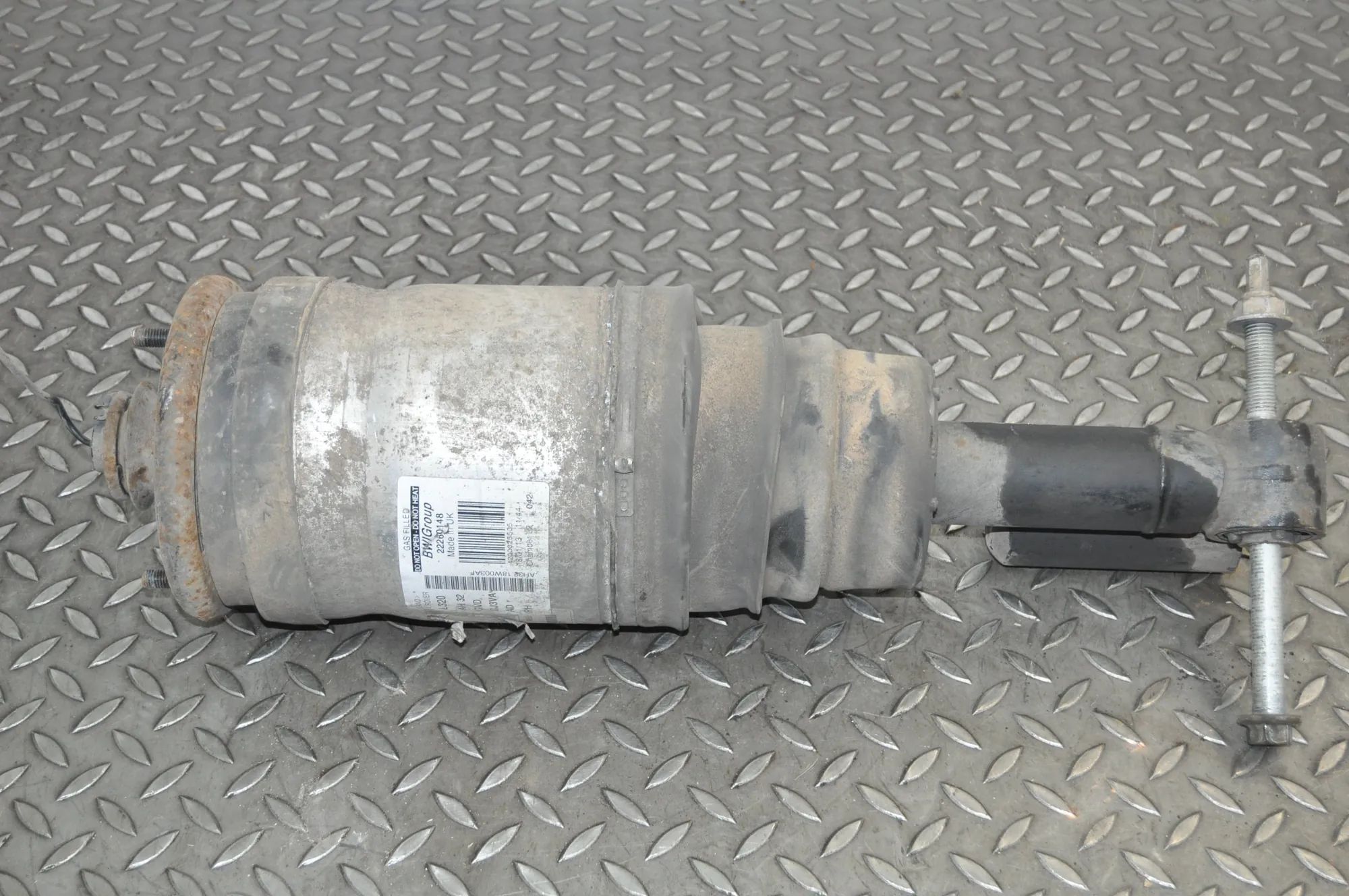 Land Rover Range Rover Sport Rear Right Air Shock Absorber Rear Right Air Shock Absorber — LAND ROVER RANG...
