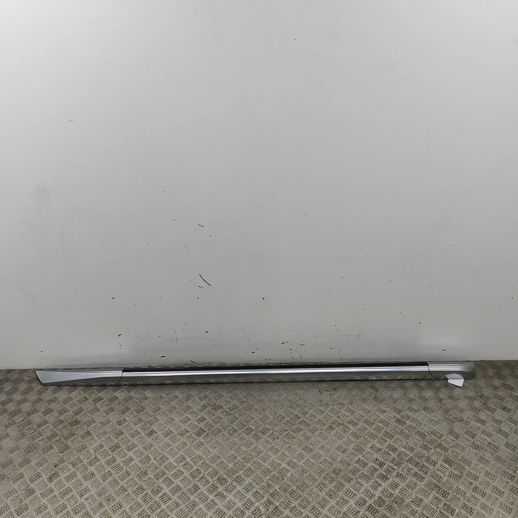 Cadillac Escalade Left Side Roof Rail Left Side Roof Rail — CADILLAC ESCALADE (2014-....