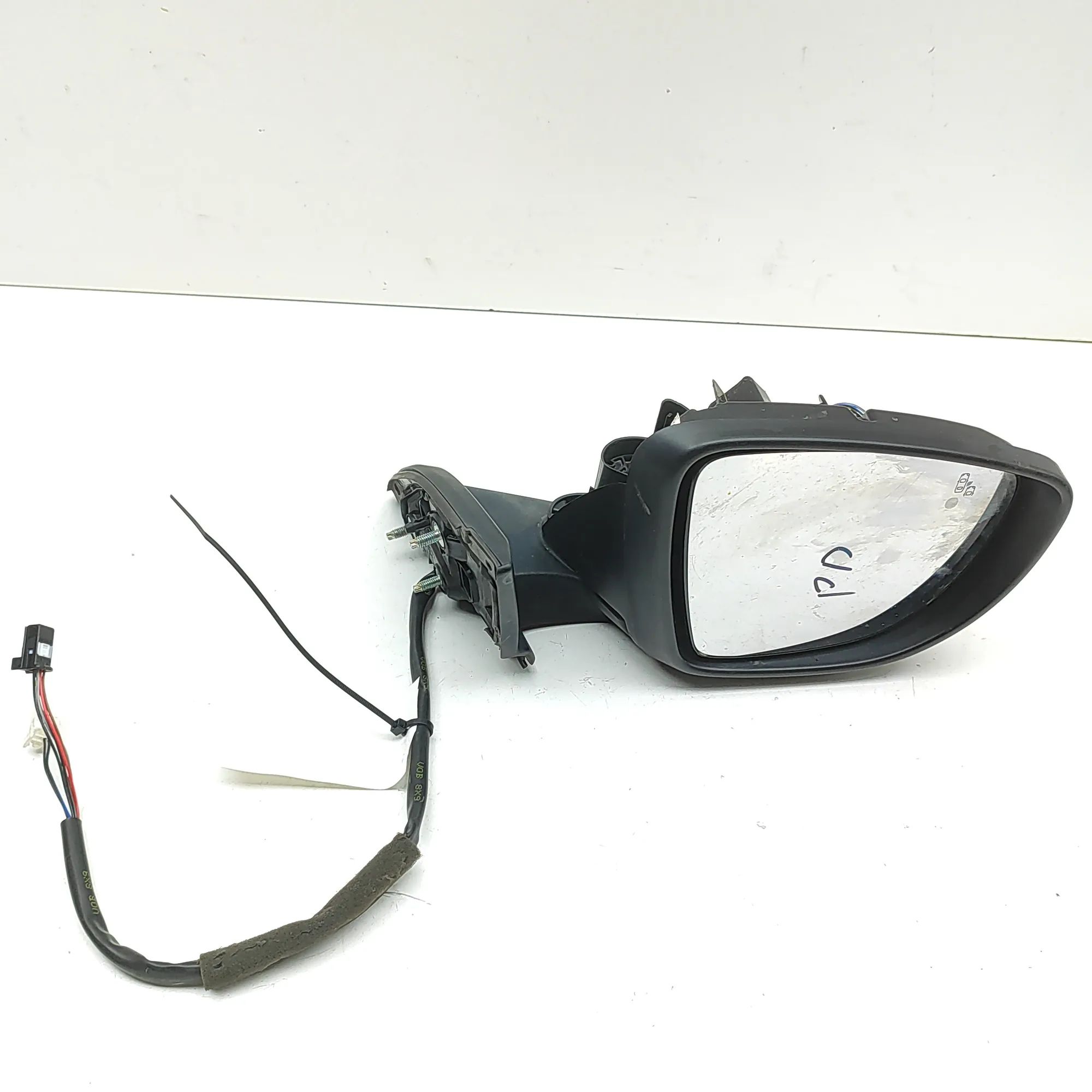 Nissan Leaf Right Side Wing Mirror Right Side Wing Mirror — NISSAN LEAF (ZE1) (201...