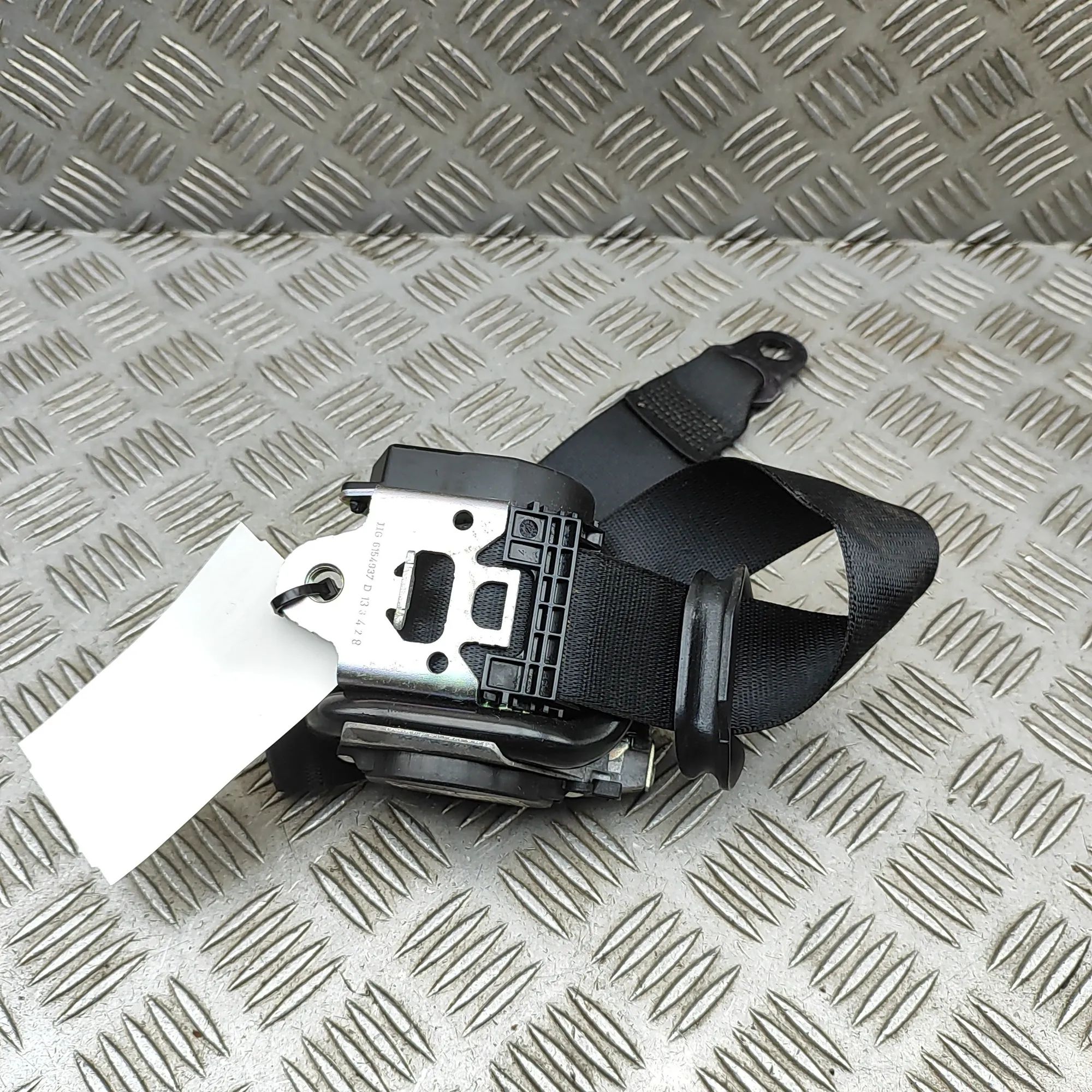 Porsche 911 (991) Front Right Seatbelt Front Right Seatbelt — PORSCHE 911 (Targa 991) ...