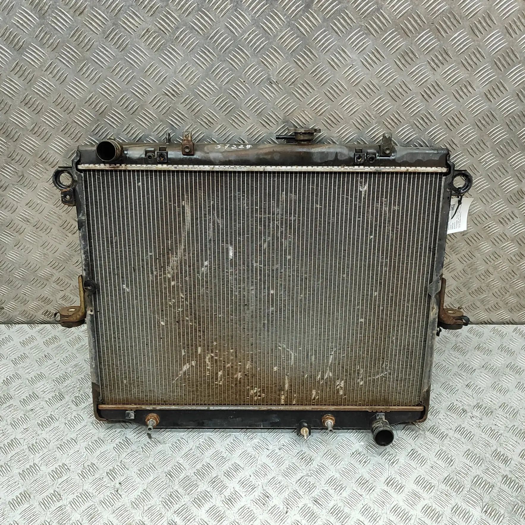 Toyota Land Cruiser 100 Cooling Radiator Cooling Radiator — TOYOTA LAND CRUISER (100 _J1...