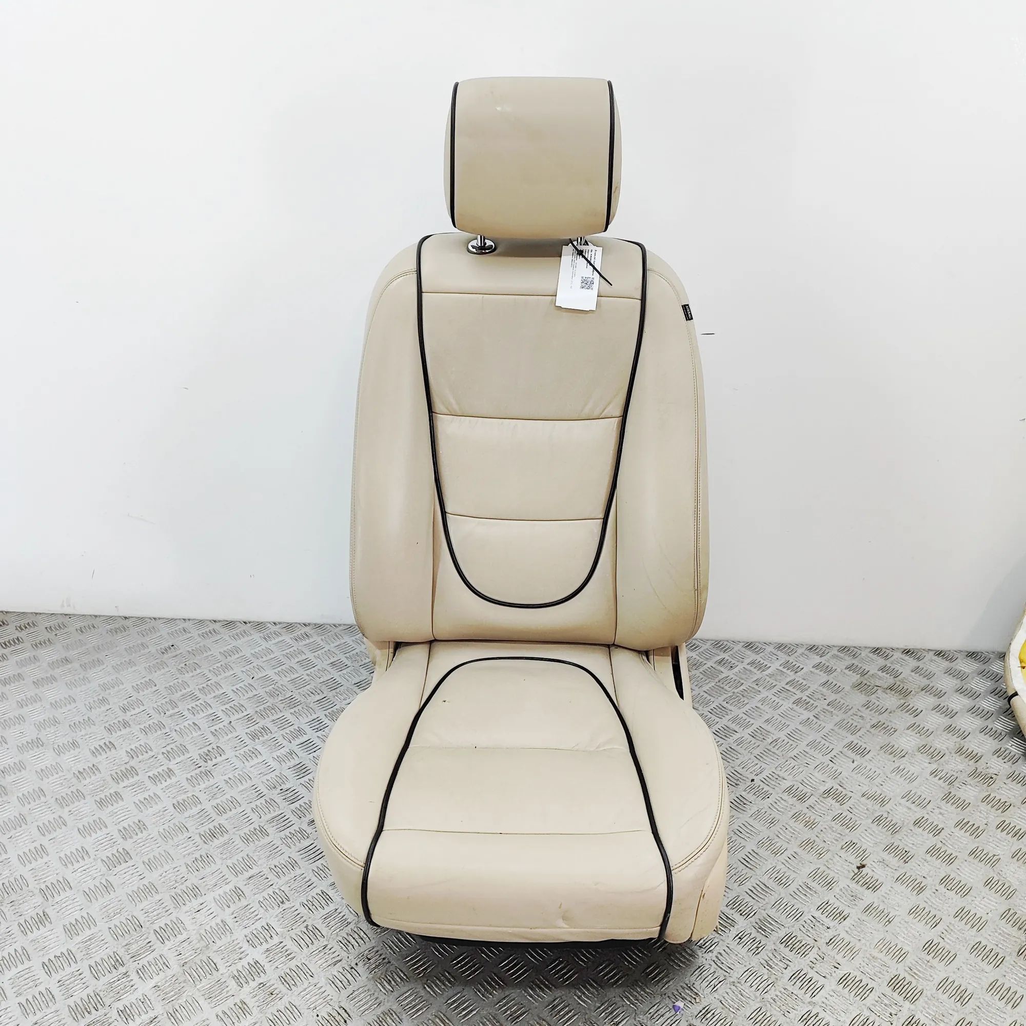 Jaguar XJ Front Left Seat Front left seat — JAGUAR XJ (X350) (2003-2009) ...
