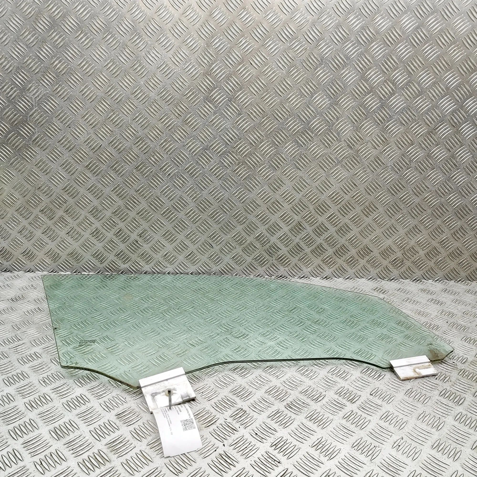 Jaguar XJ Front Right Door Window Front Right Door Window — JAGUAR XJ (X350) (200...