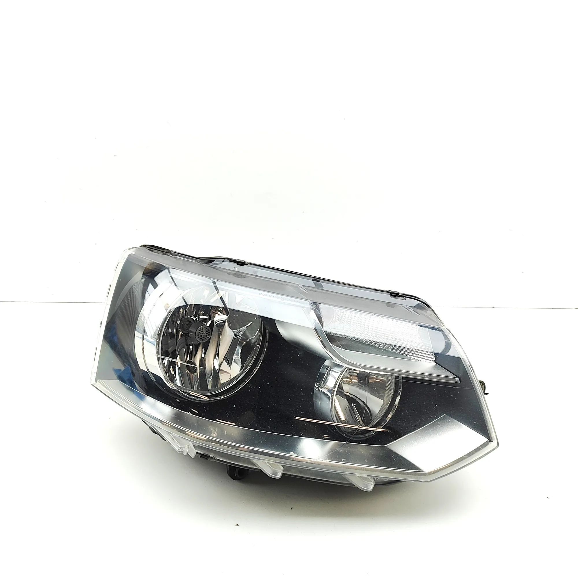 Volkswagen Transporter (T5, Caravelle, Multivan) Front Right Headlight Front Right Headlight — VW TRANSPORTER (V T5 Mi...