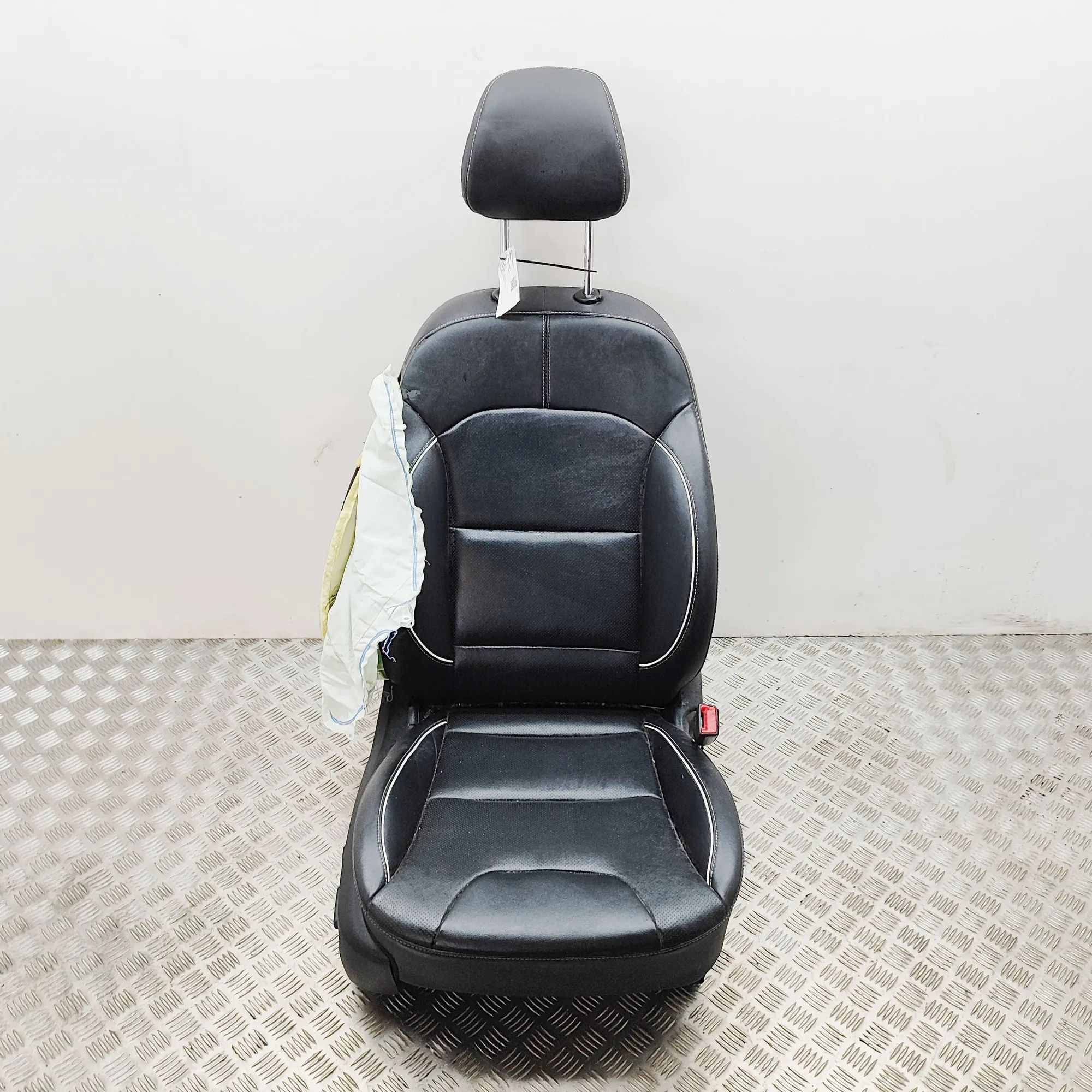 Kia Niro Front Right Seat Front right seat — KIA NIRO (2016-...) — 88600-...