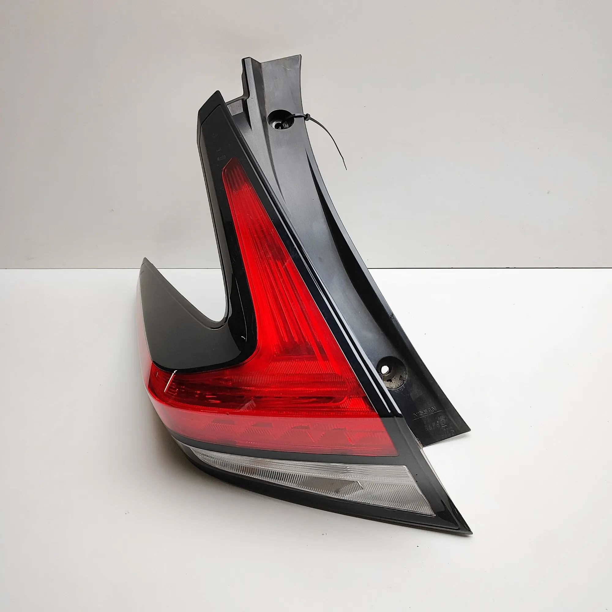 Nissan Leaf Rear Right Tail Light Rear Right Tail Light — NISSAN LEAF (ZE1) (2017...