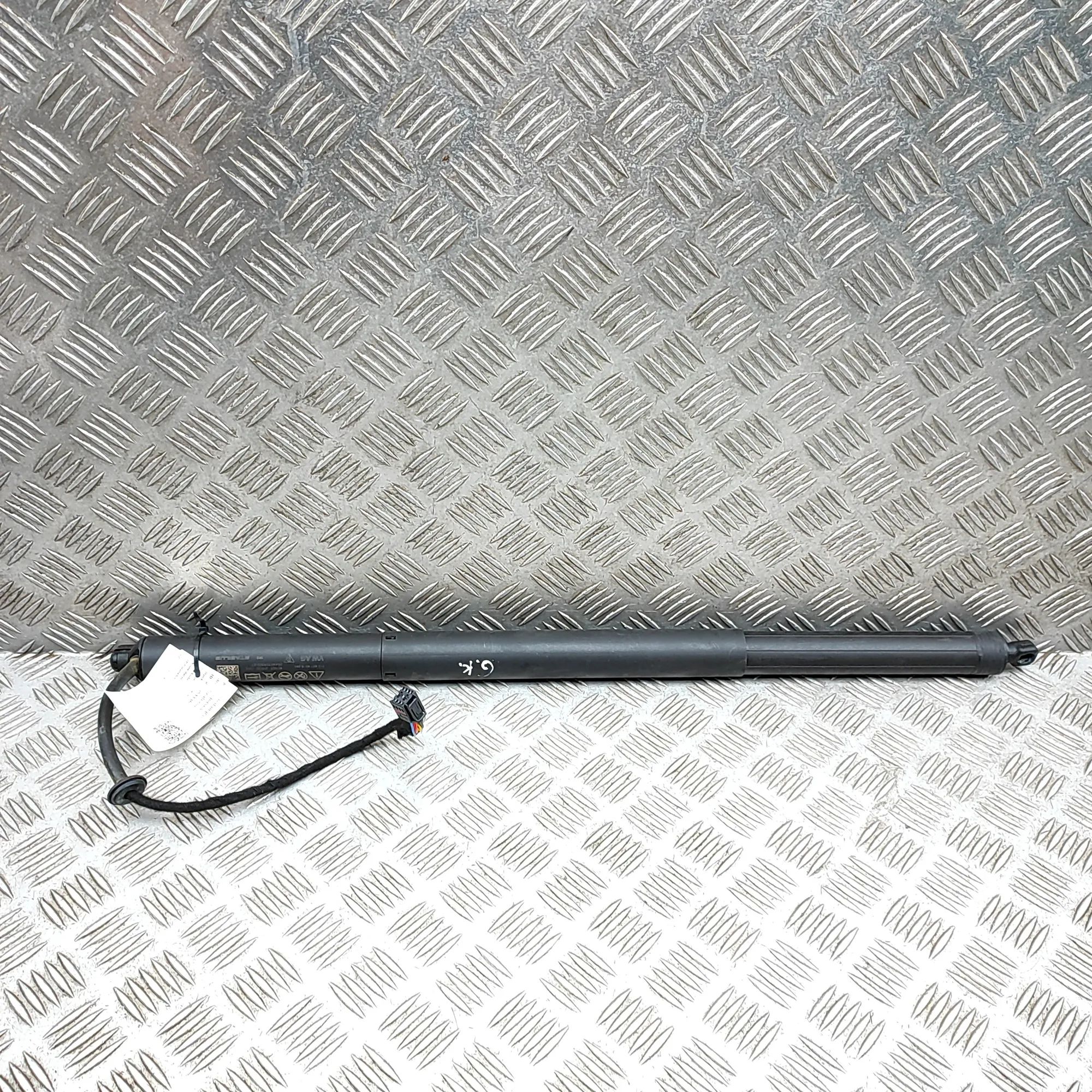 Porsche Cayenne Left Side Tailgate Gas Strut Left Side Tailgate Gas Strut — PORSCHE CAYENNE ...