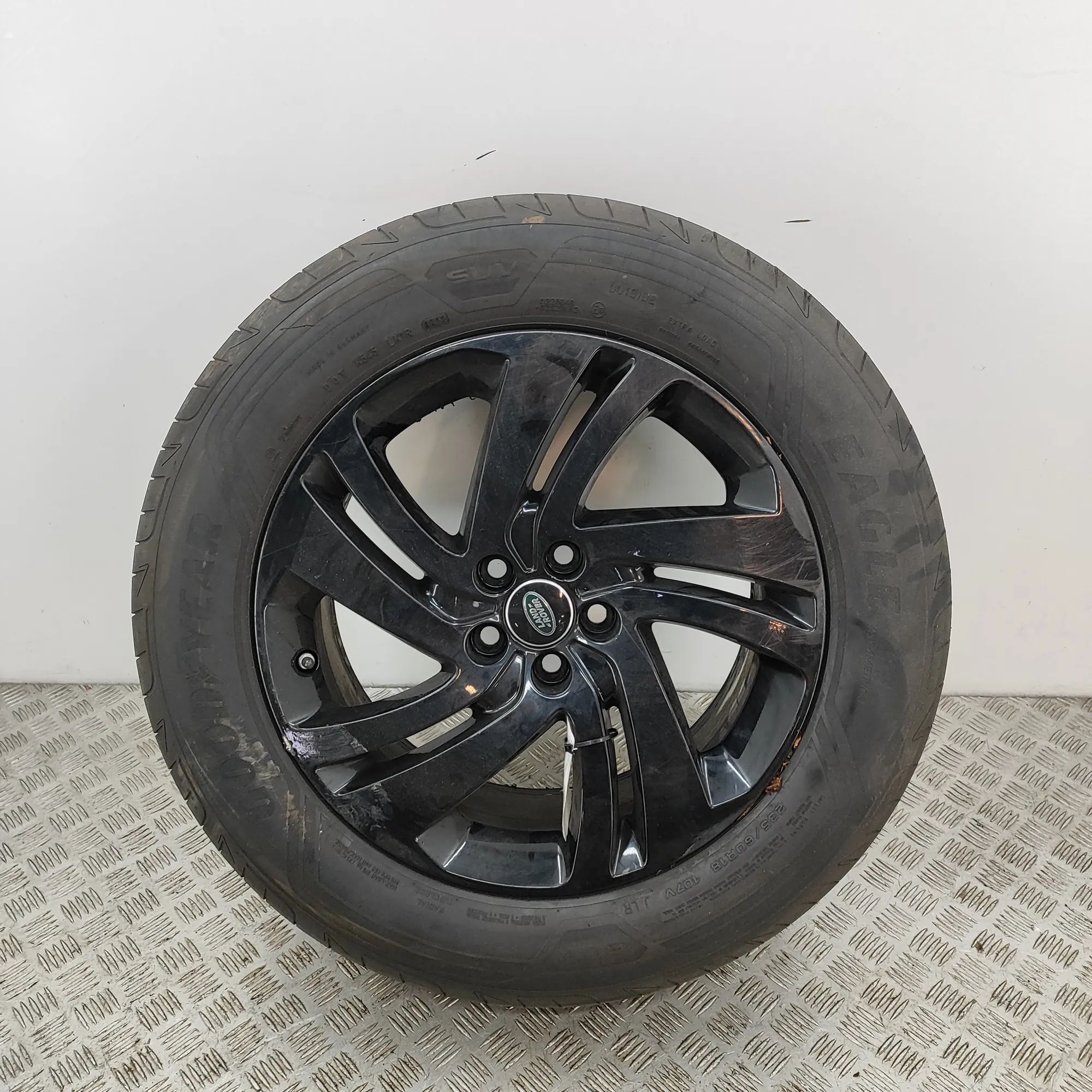 Land Rover Range Rover Evoque Alloy Wheel Alloy wheel — LAND ROVER RANGE ROVER EVOQUE (L5...