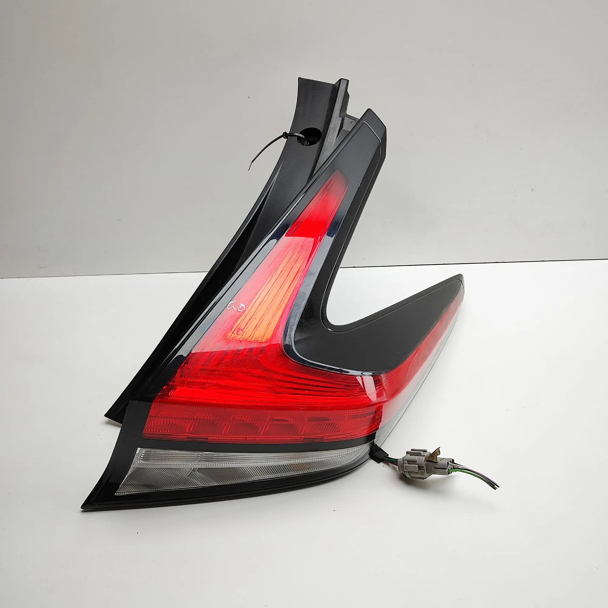 Nissan Leaf Rear Left Tail Light Rear Left Tail Light — NISSAN LEAF (ZE1) (2017-...