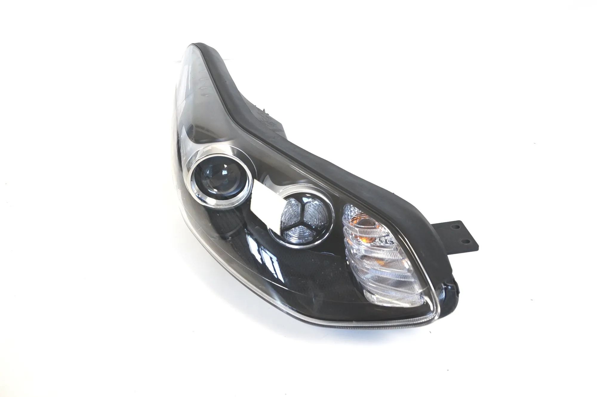 Kia Sportage Front Right Headlight Front Right Headlight — KIA SPORTAGE (QL) (2015...