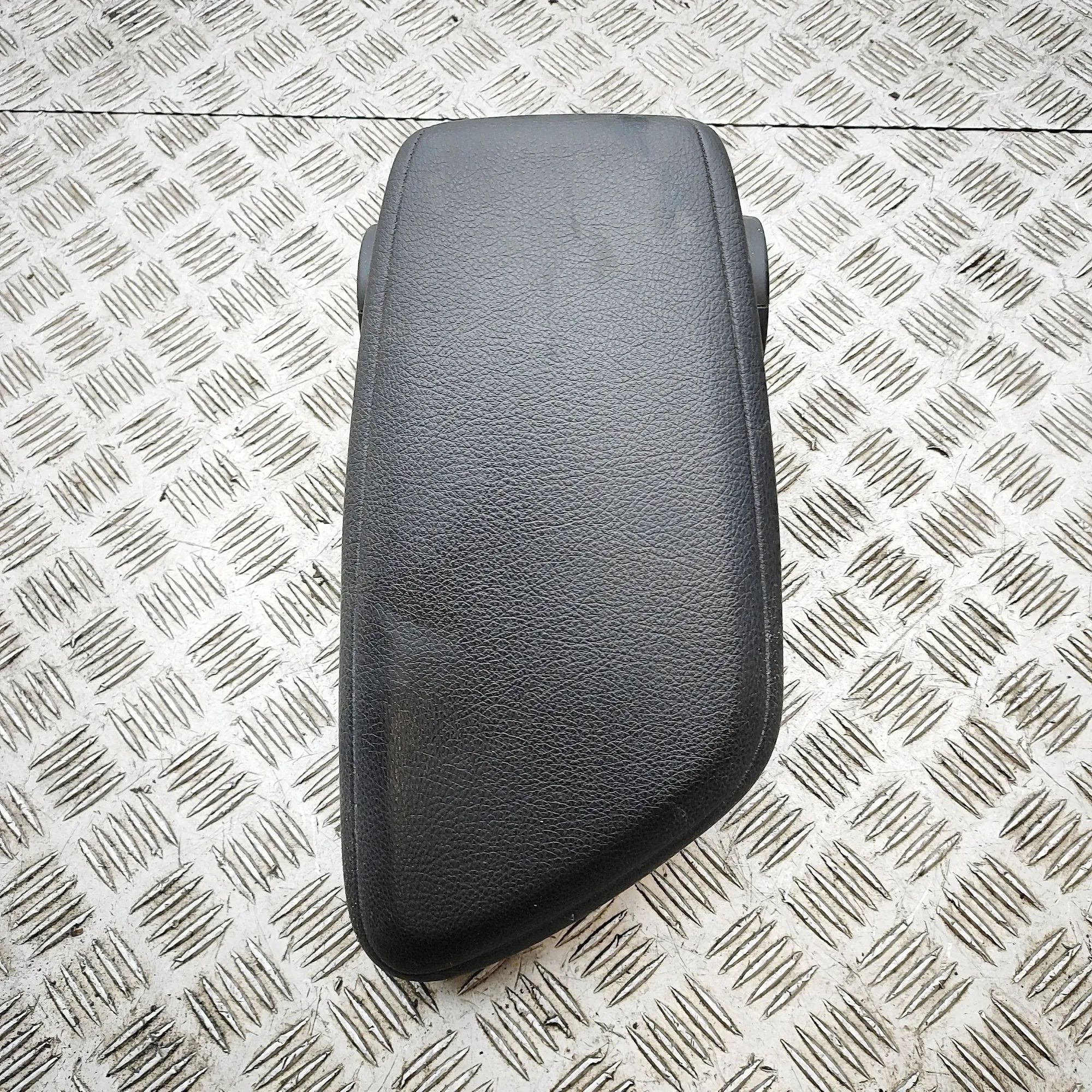 BMW X2 (F39) Armrest Armrest — BMW X2 (F39) (2018-...) — 9317568

Pa...