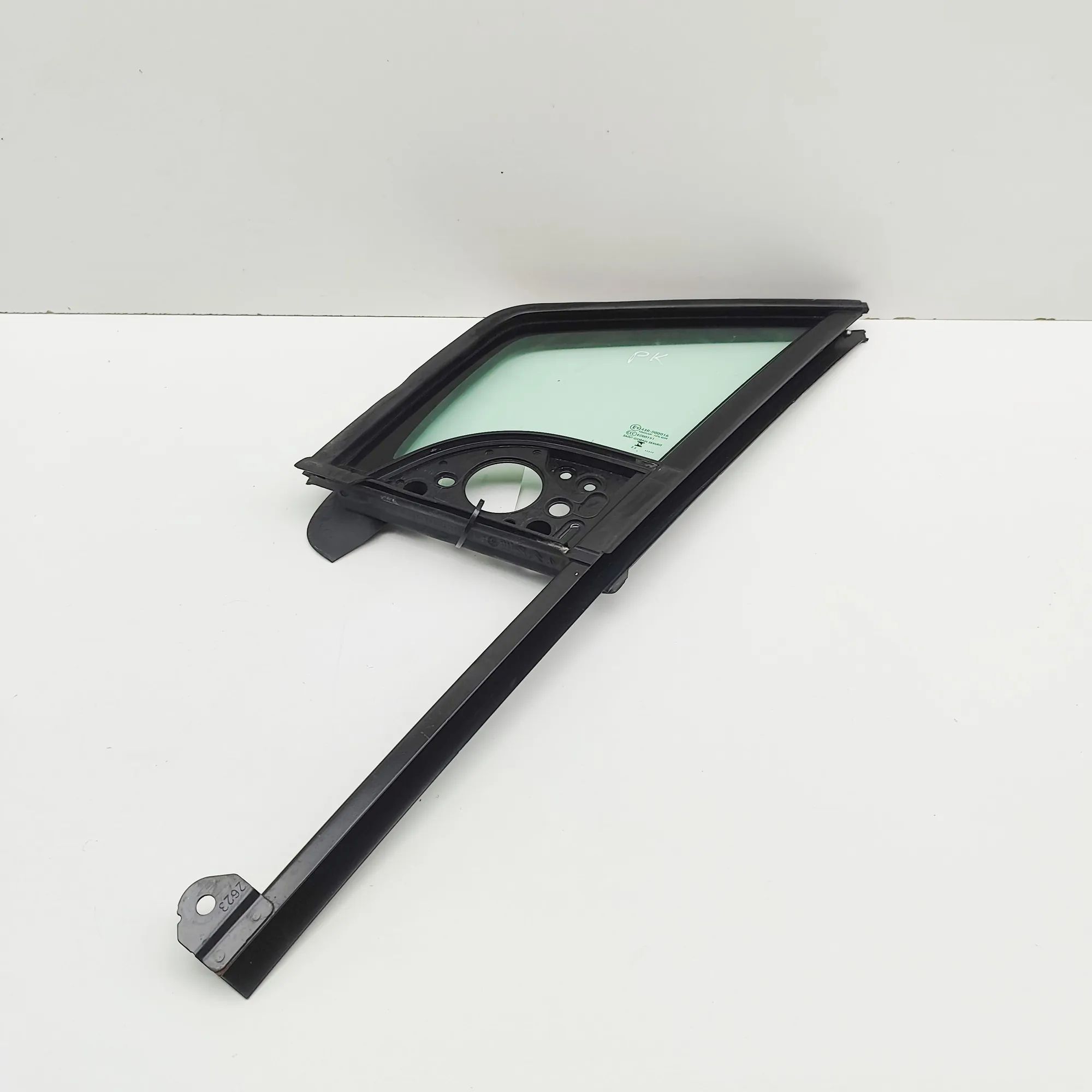 Peugeot Partner / Rifter Door quarter window — front left Door quarter window — front left — PEUGEOT PART...