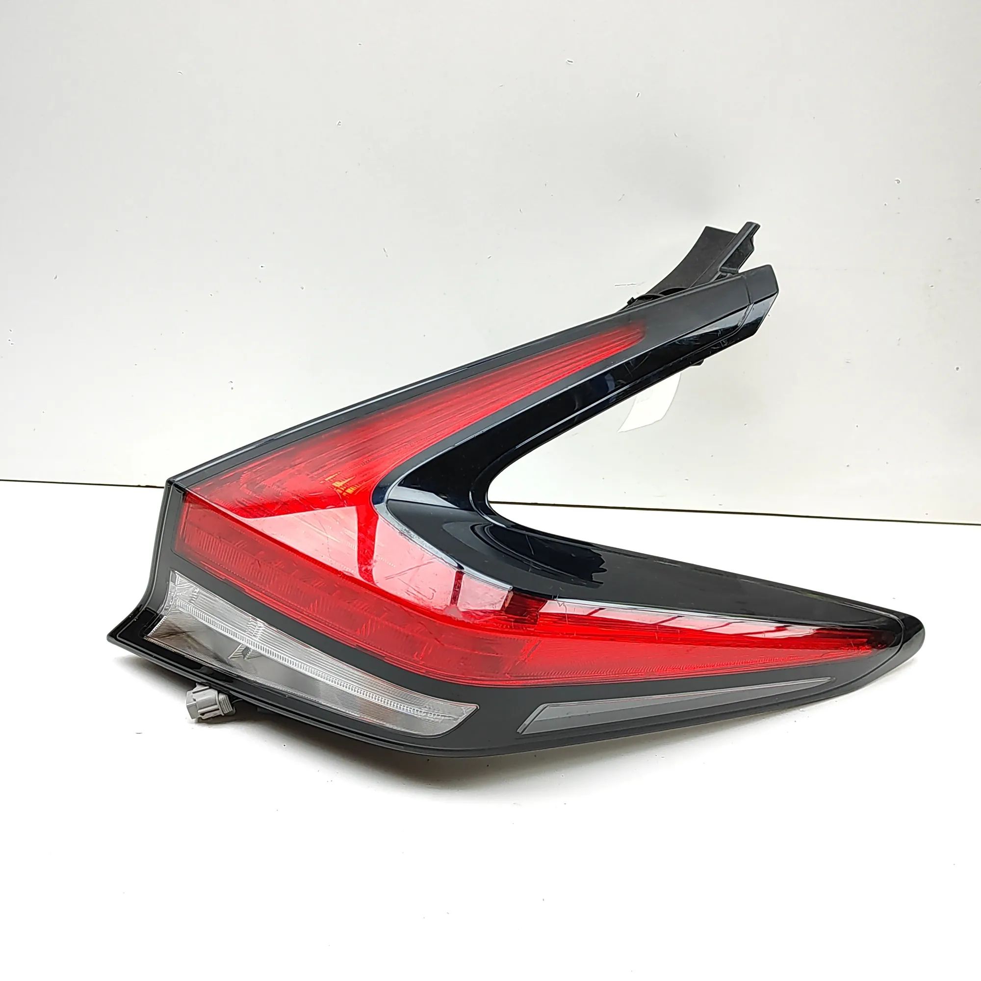 Nissan Leaf Rear Right Tail Light Rear Right Tail Light — NISSAN LEAF (ZE1) (2017...