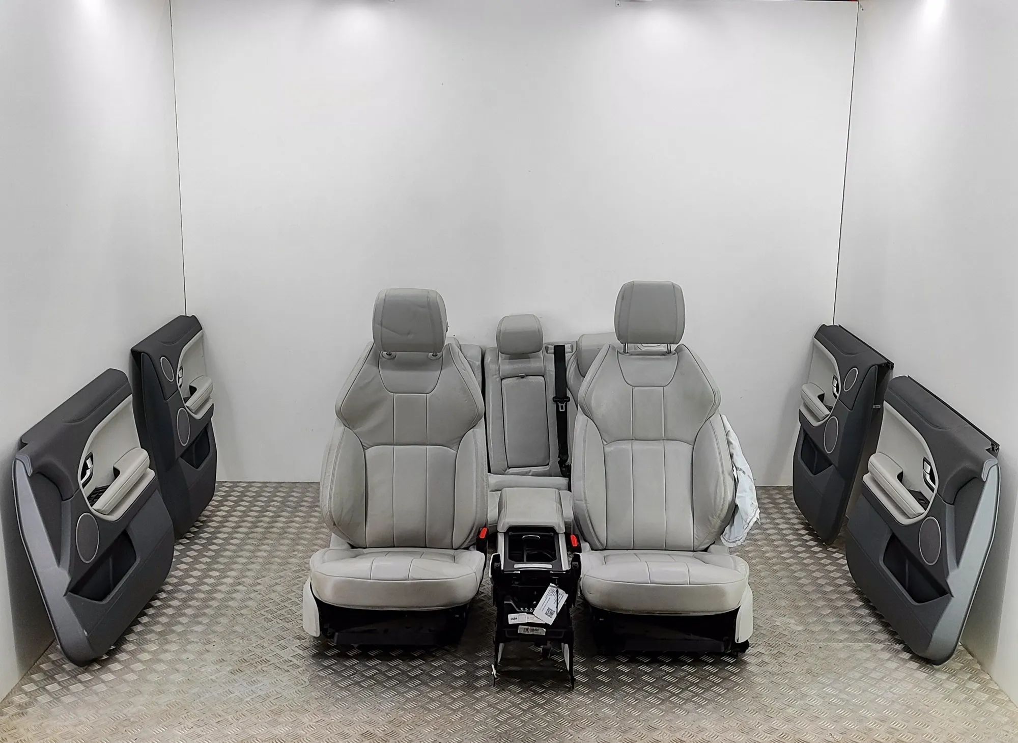 Land Rover Range Rover Evoque Seat and door trim panel set Seat and door trim panel set — LAND ROVER RANGE...