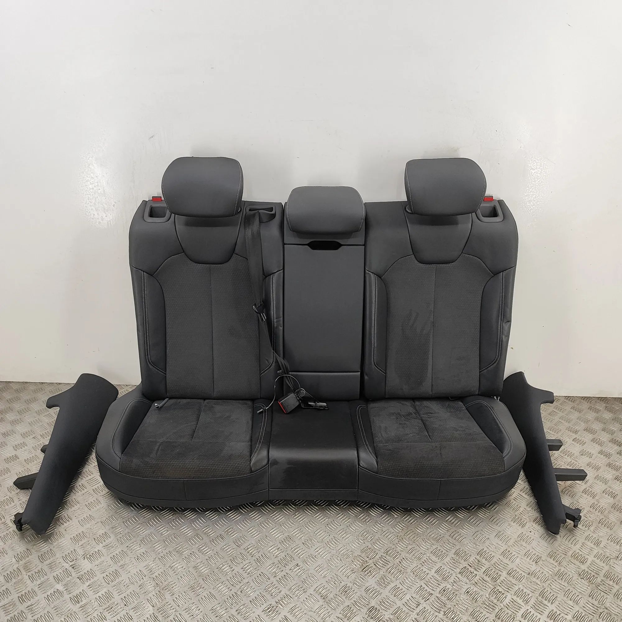 Audi Q5 (FY) Rear seat Rear seat — AUDI Q5 (FY) (2016-...) — 80A885283...