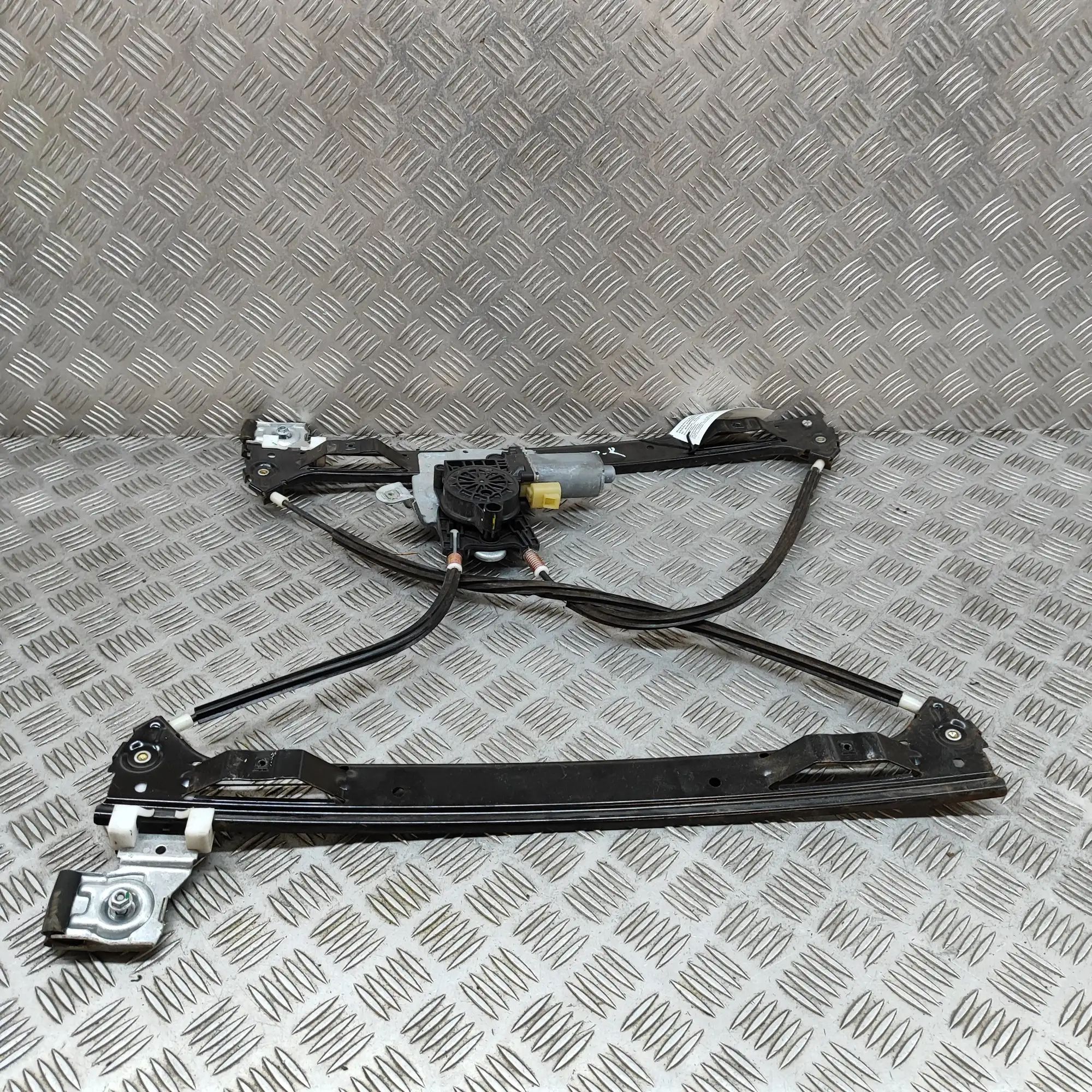 Chevrolet TrailBlazer Front Left Door Window Regulator Front Left Door Window Regulator — CHEVROLET TR...