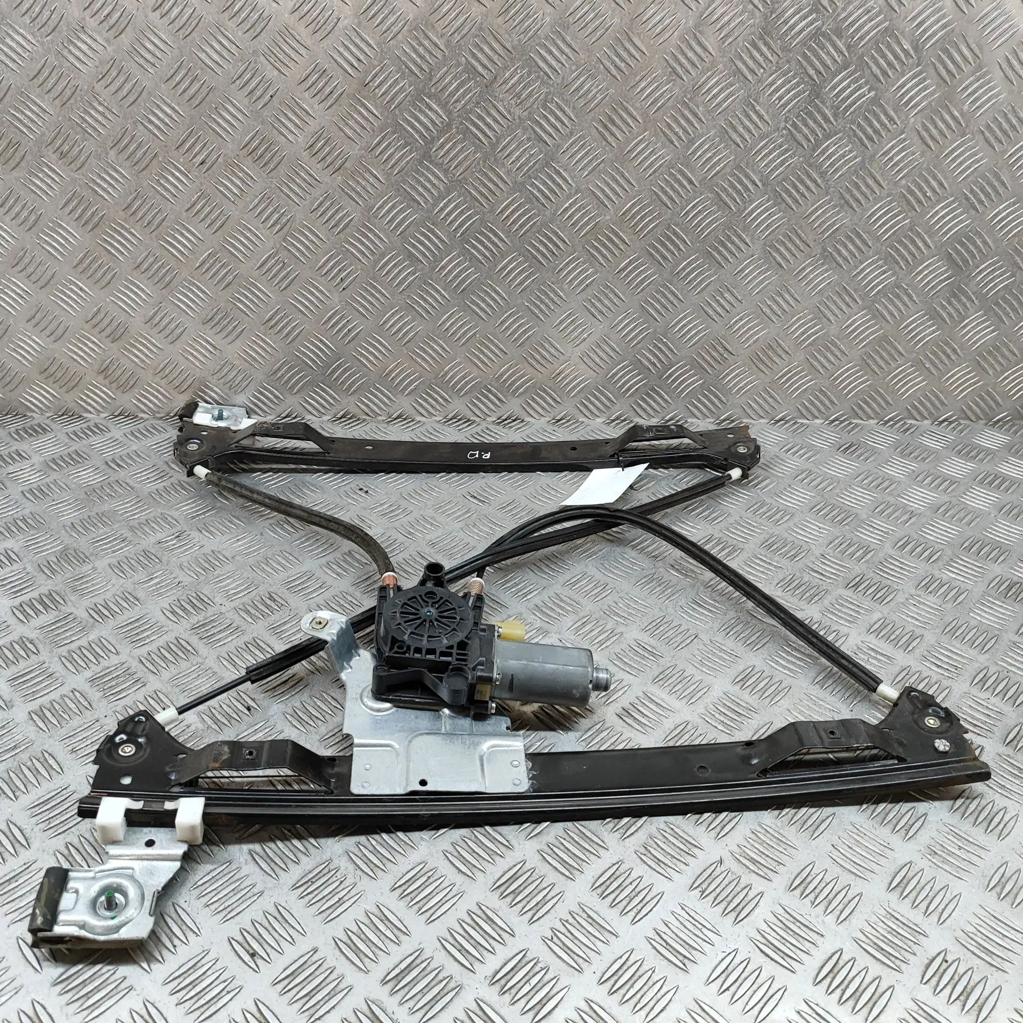 Chevrolet TrailBlazer Front Right Door Window Regulator Front Right Door Window Regulator — CHEVROLET T...