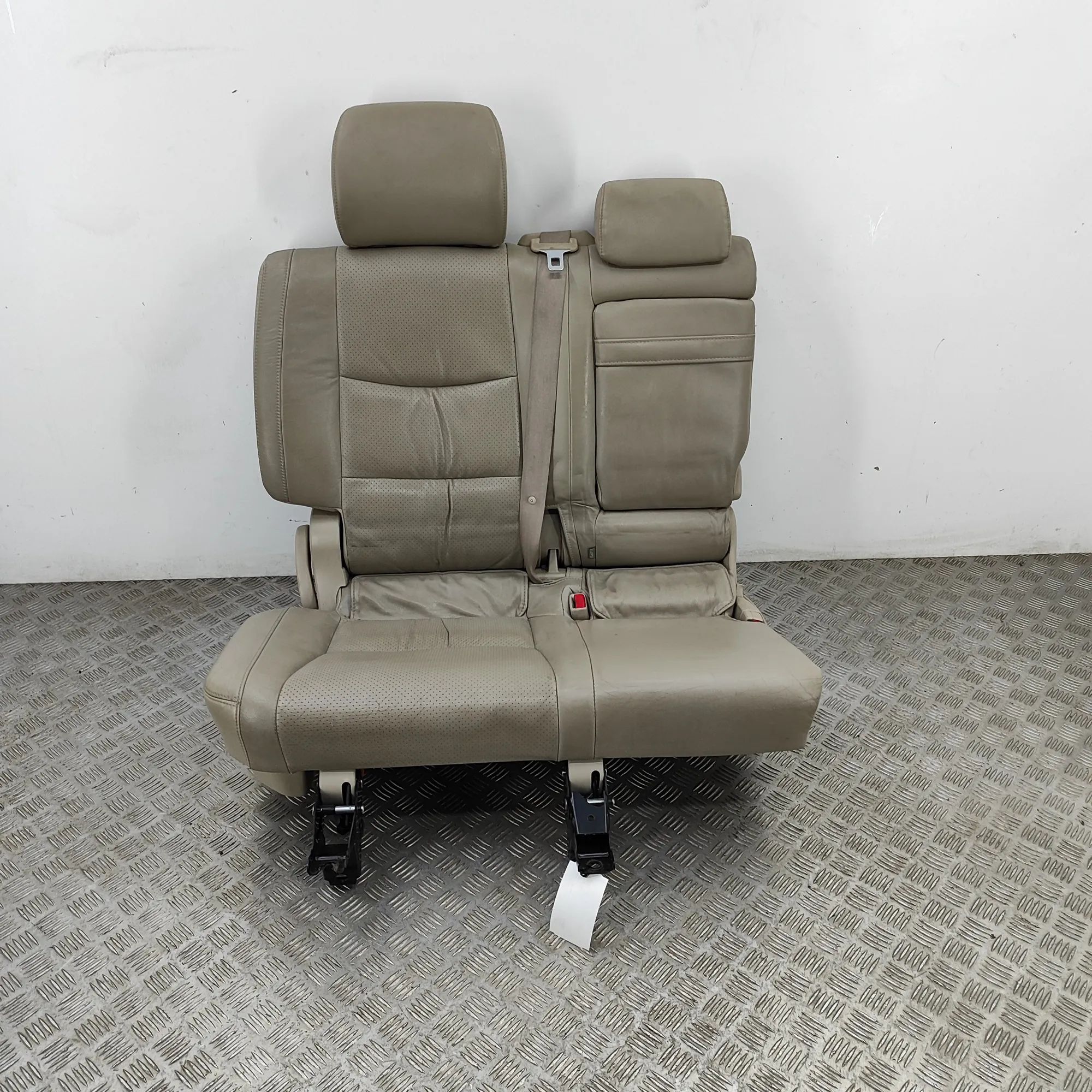 Toyota Land Cruiser 100 Заднее сиденье Rear seat — TOYOTA LAND CRUISER (120 _J12_) (20...