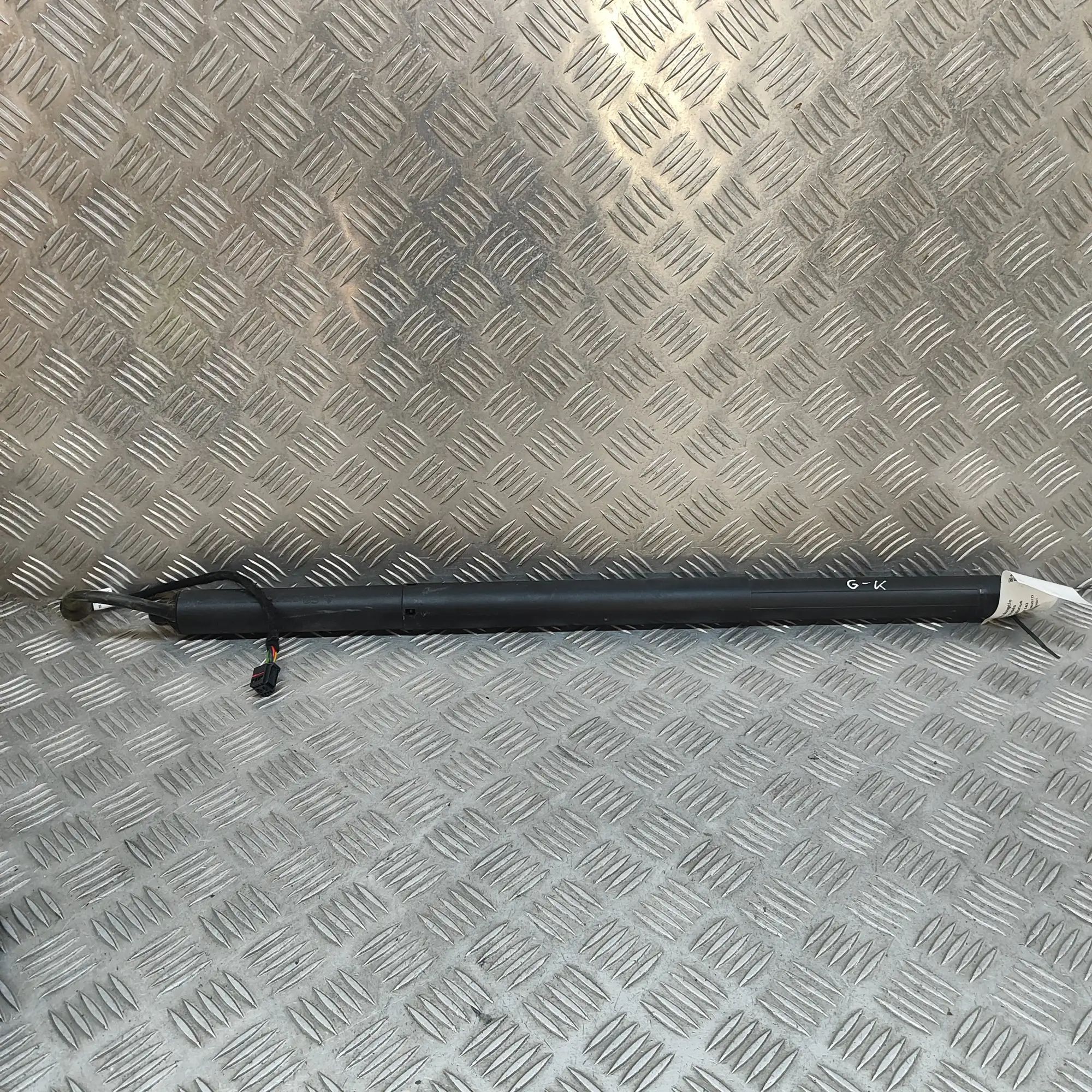 Porsche Cayenne Left Side Tailgate Gas Strut Left Side Tailgate Gas Strut — PORSCHE CAYENNE ...