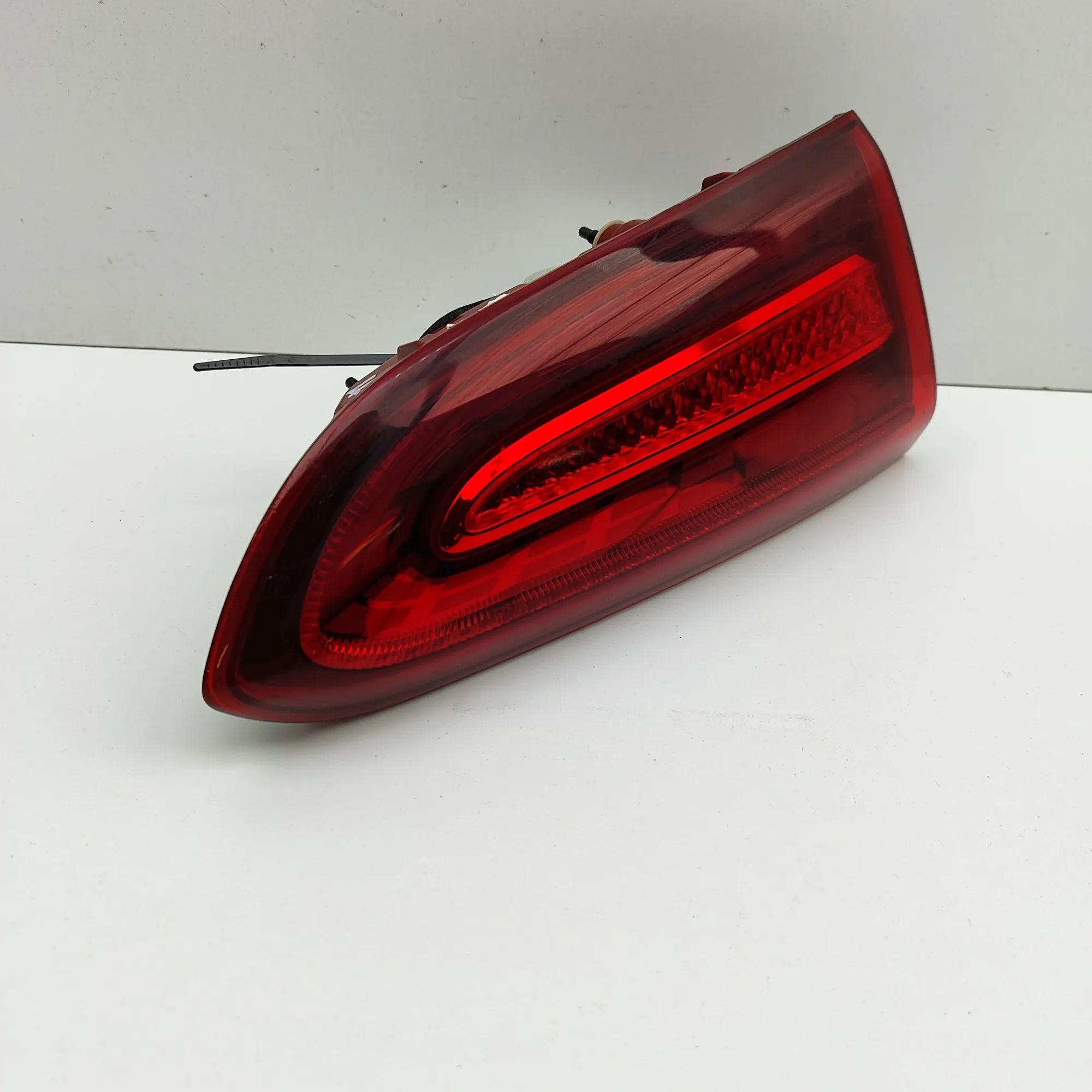 Hyundai Santa Fe Left Side Tailgate Tail Light Left Side Tailgate Tail Light — HYUNDAI SANTA (...