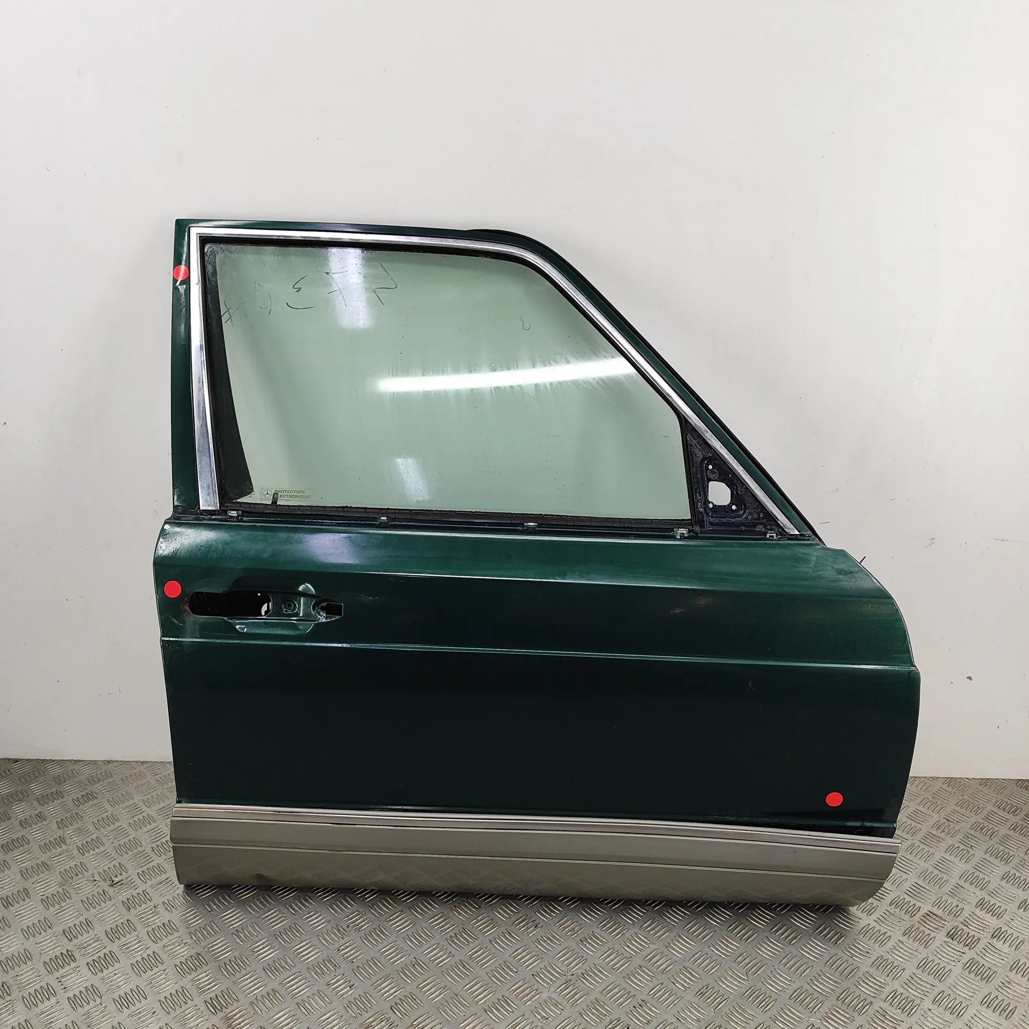 Mercedes-Benz 200 - 300 (W123) Door — front right Door — front right — MERCEDES BENZ S-CLASS (W12...