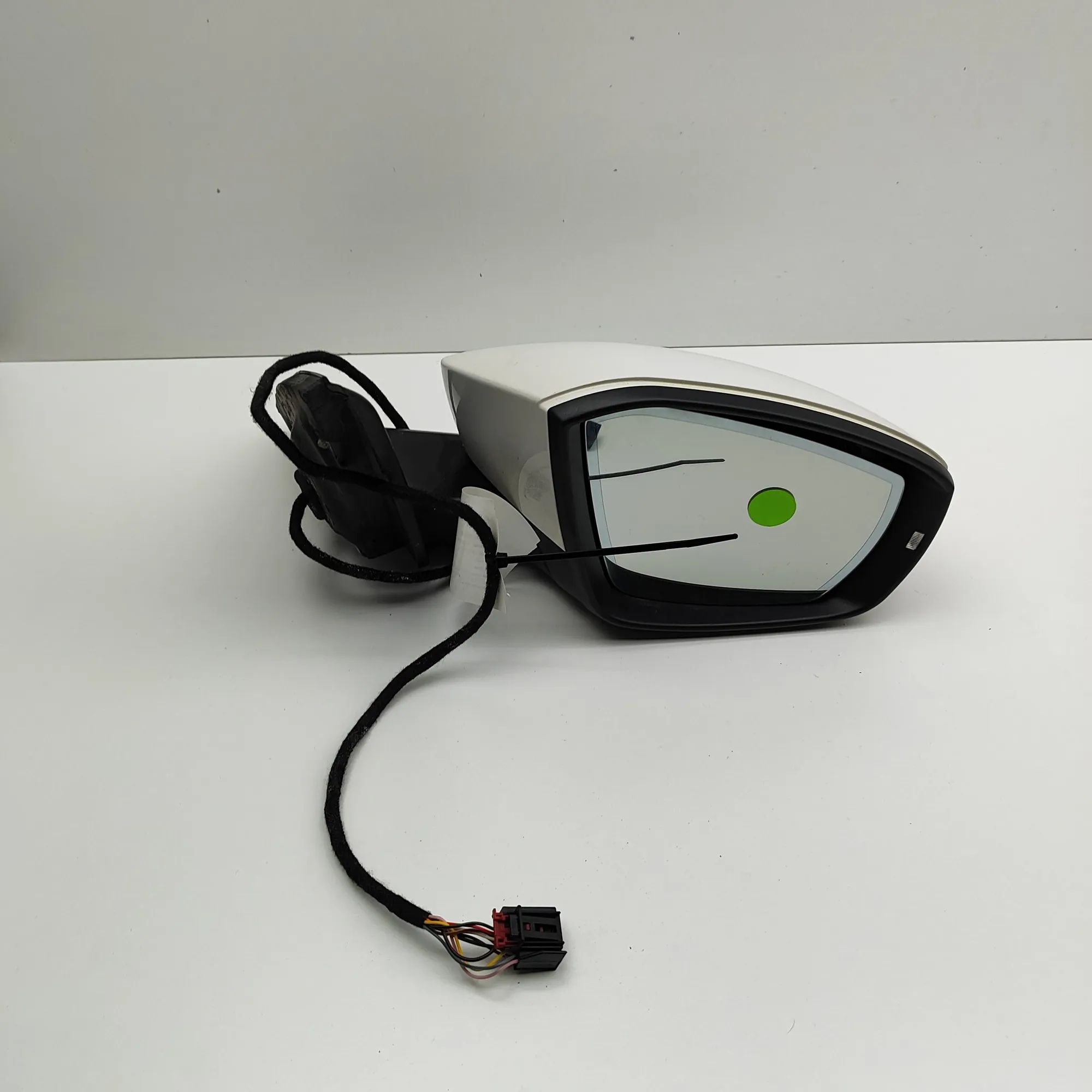 Skoda Octavia Right Side Wing Mirror Right Side Wing Mirror — SKODA OCTAVIA (III Com...